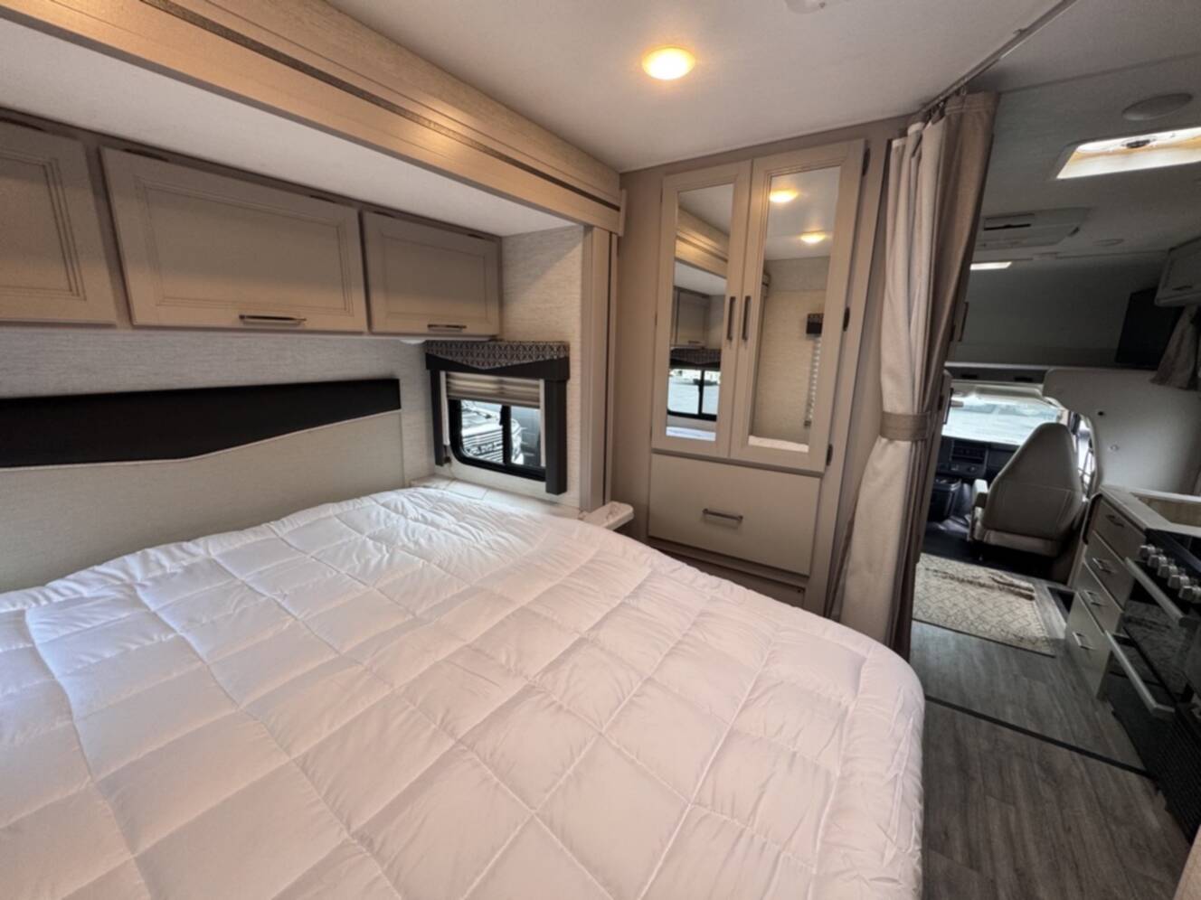 A photo of this 2024 Thor Motor Coach Quantum SE22