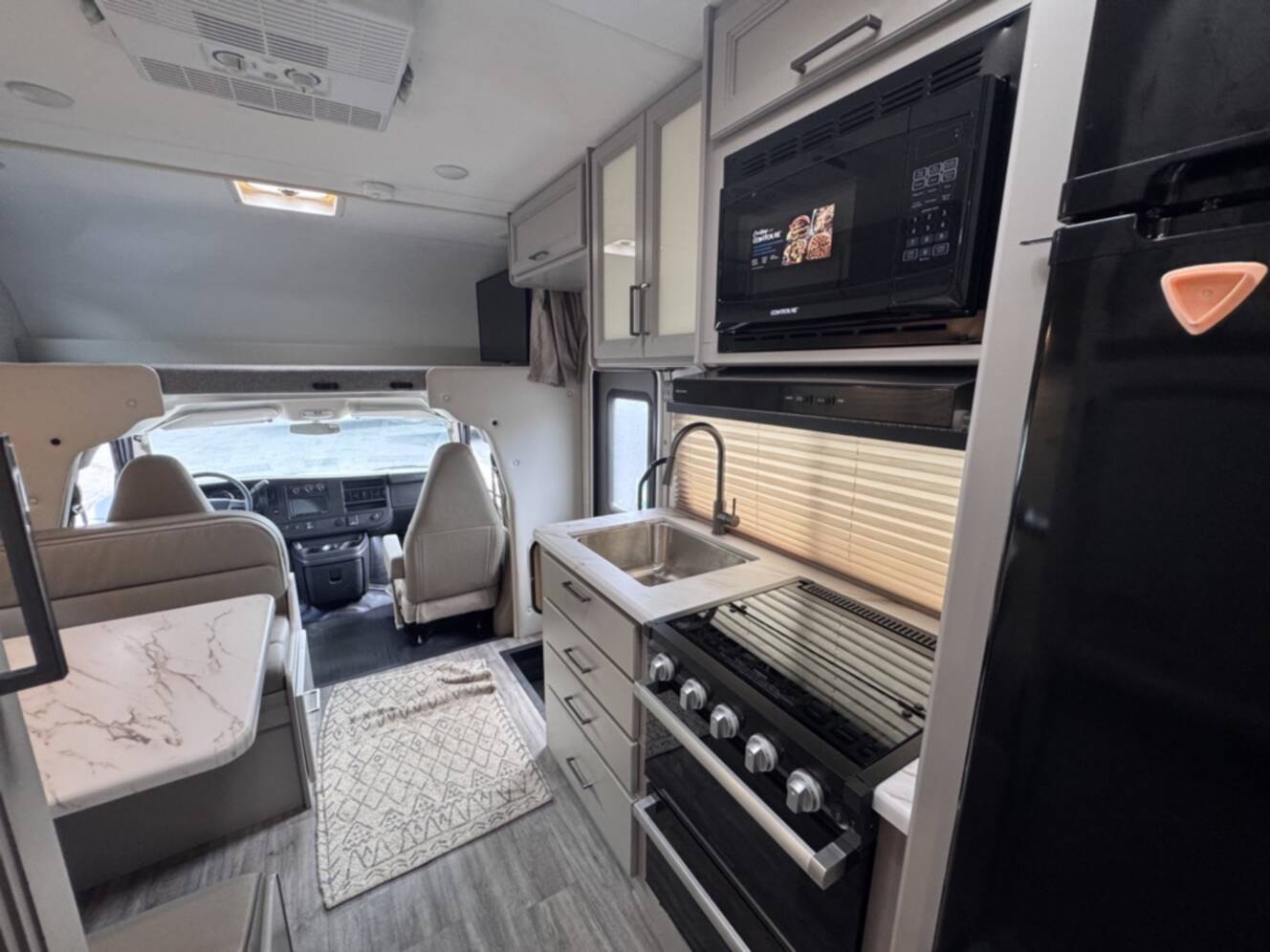 A photo of this 2024 Thor Motor Coach Quantum SE22