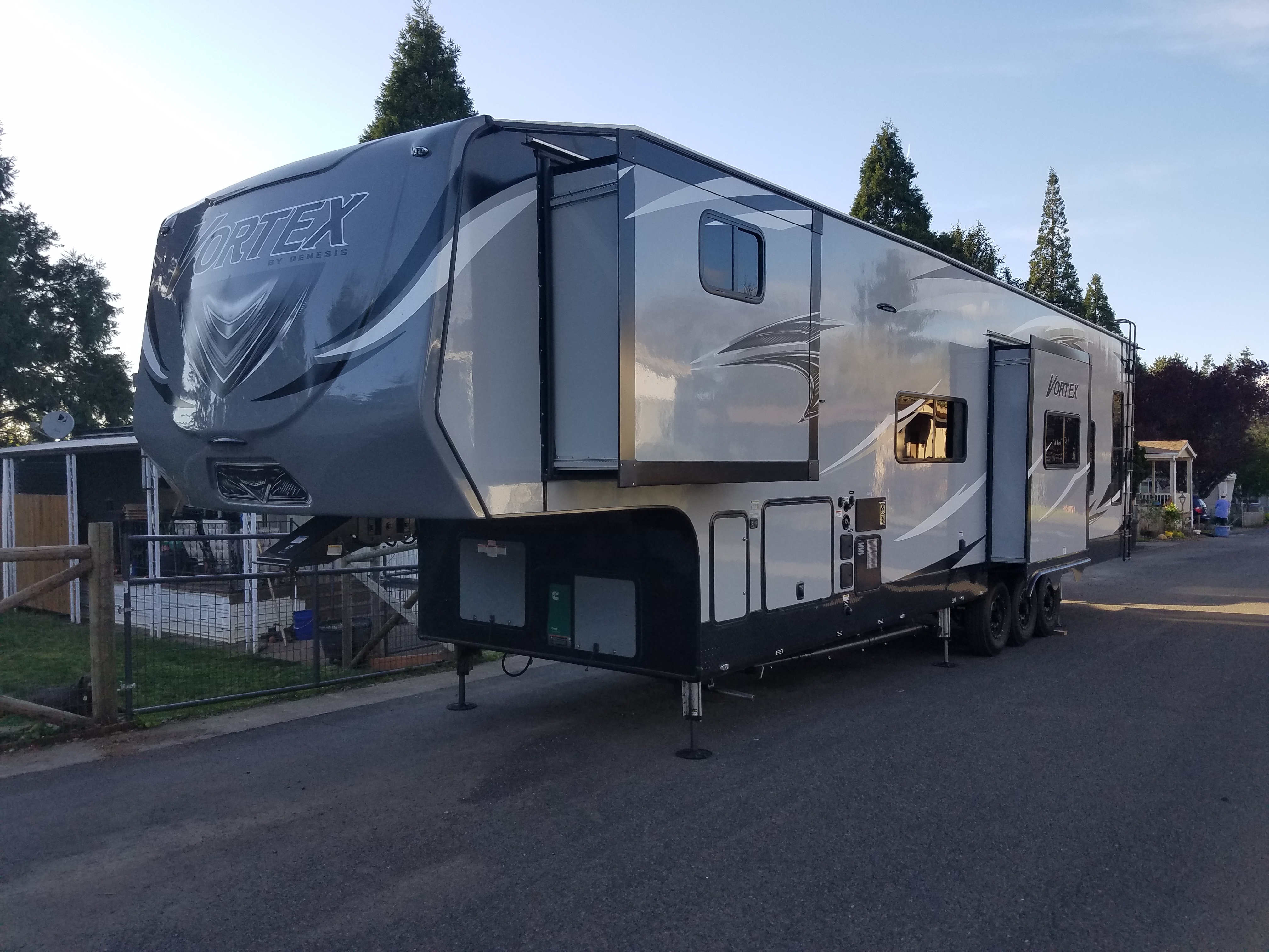 Used Toy Hauler RVs - Toy Haulers Sleeps 10 For Sale Near