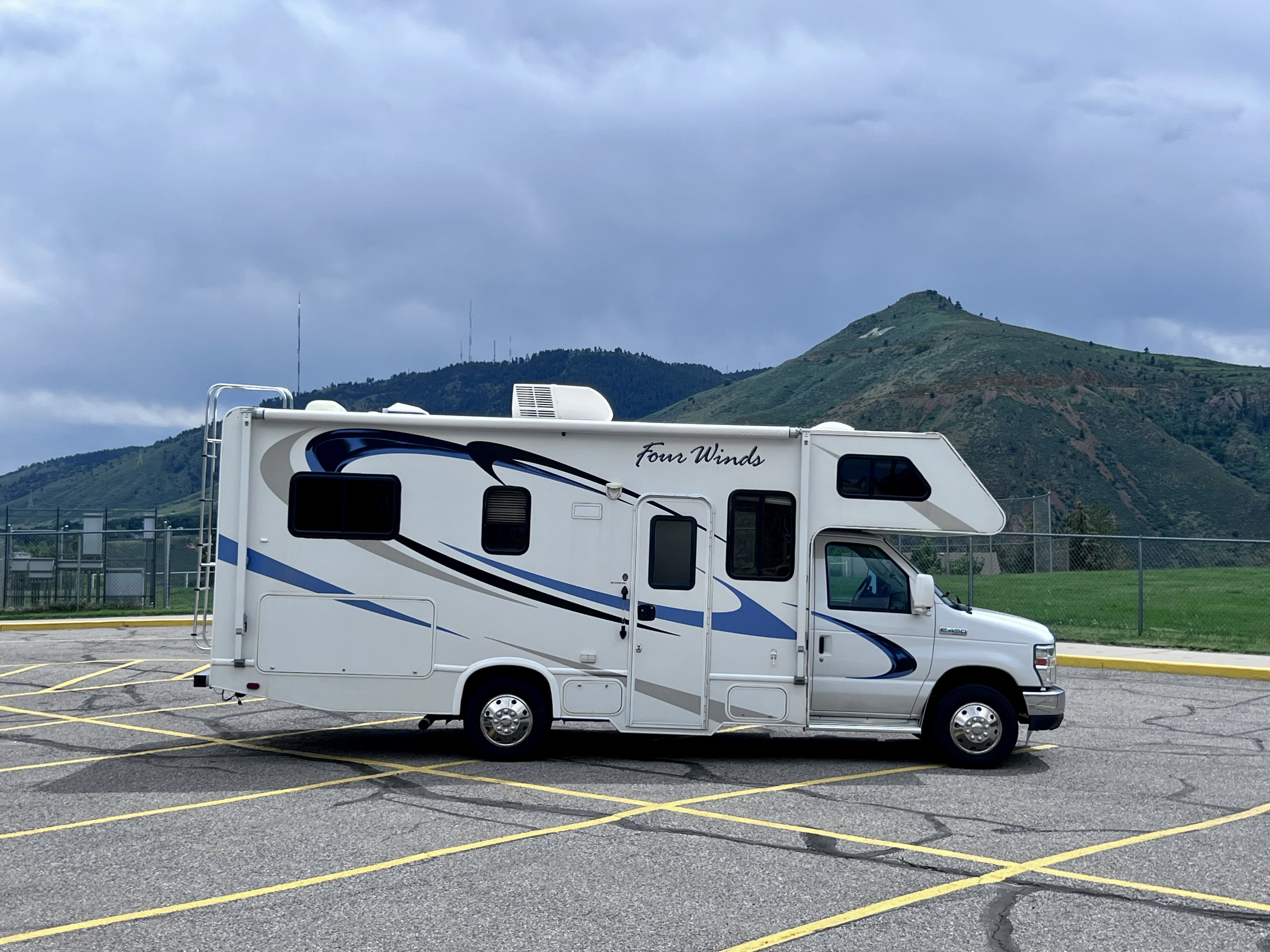 2009 Four Winds CHATEAU 23U RV