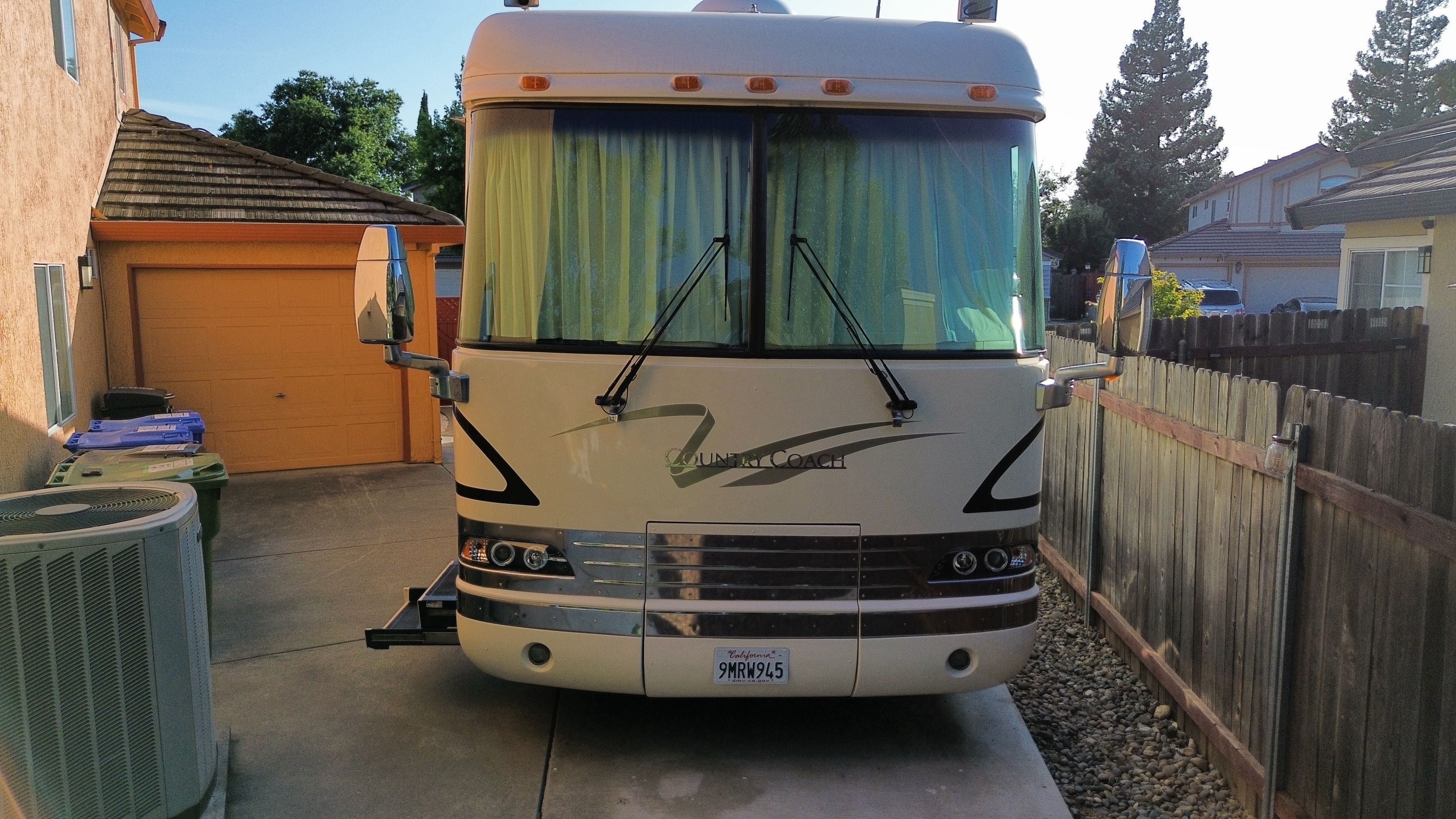 2001 Country Coach MAGNA 40 RV