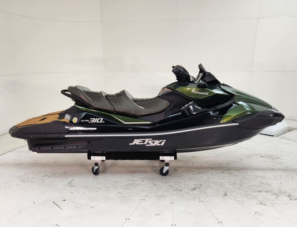 Kawasaki Jet Ski® Ultra® 310 | Powerful & Capable