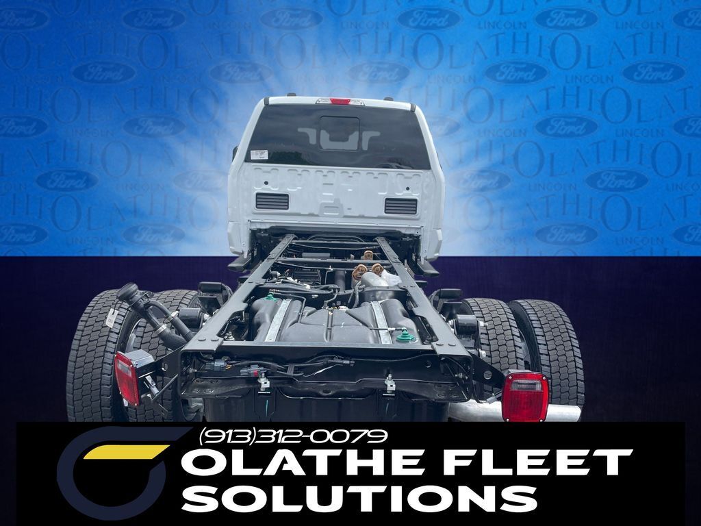 2025 Ford F-350 photo 2