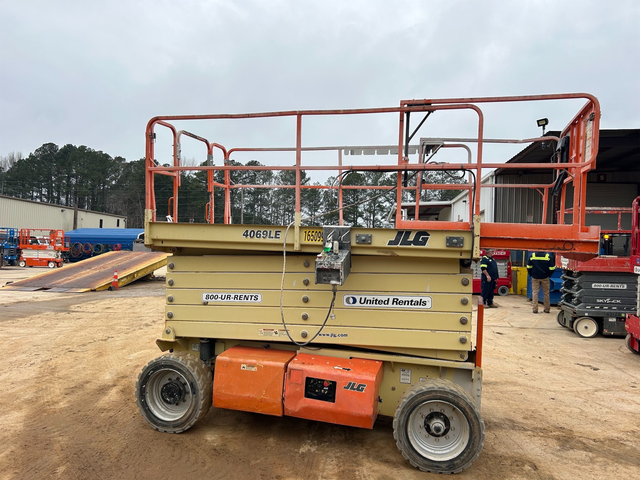 2016 JLG 4069LE Scissor Lift in Auburn, AL