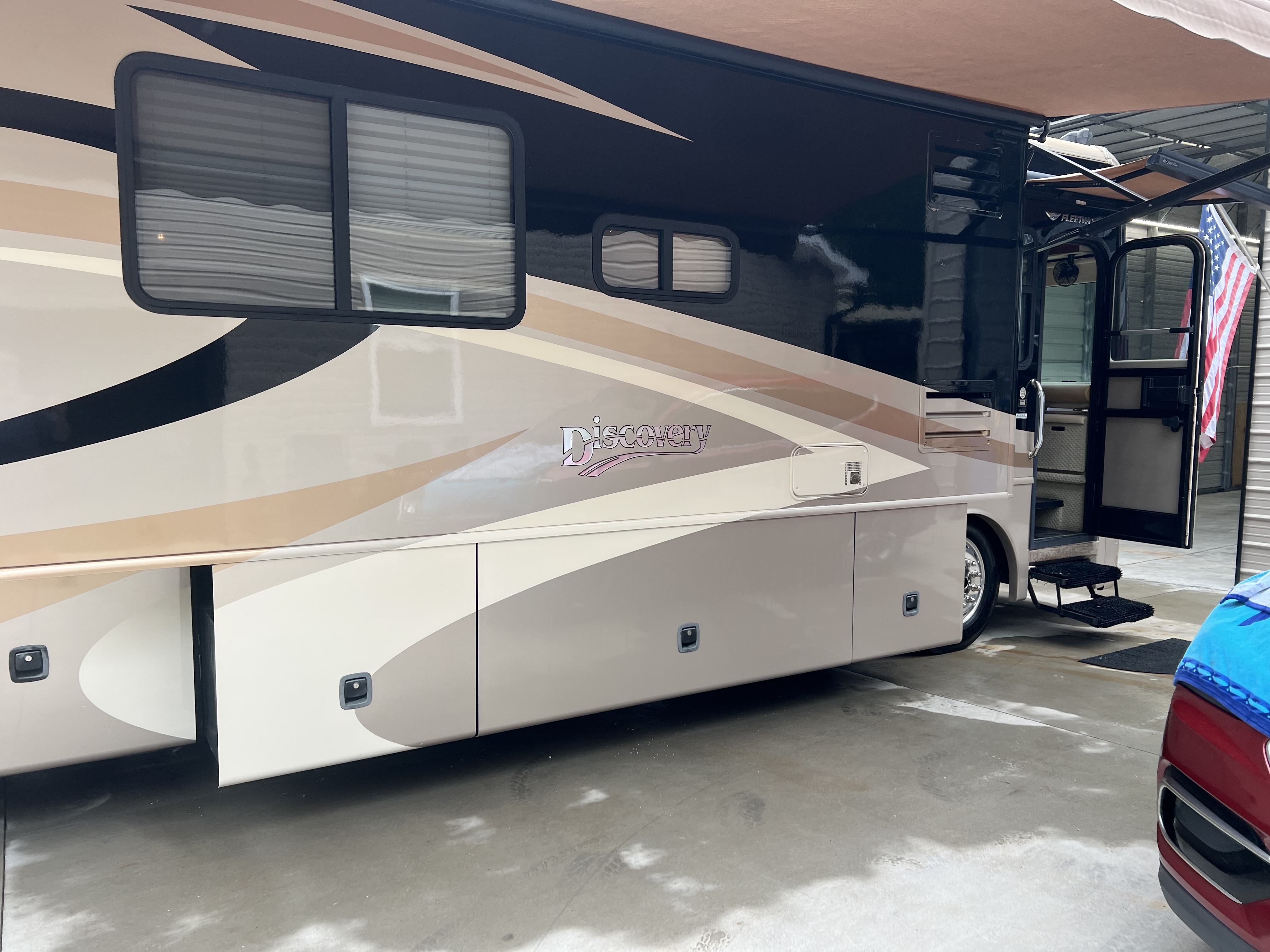 2008 Fleetwood DISCOVERY 40X in villa ridge MO
