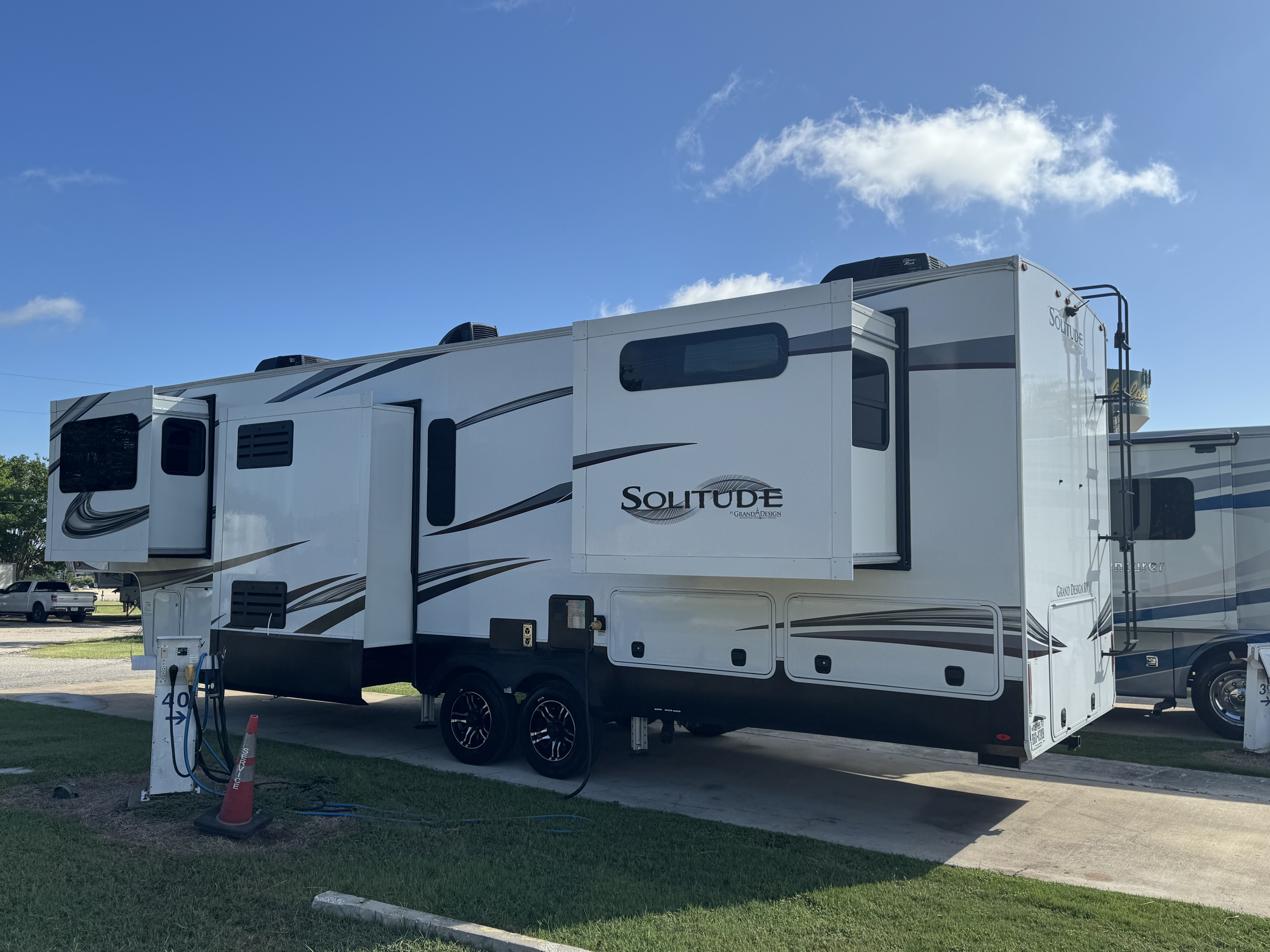 2022 Grand Design SOLITUDE 346FLS in bastrop TX
