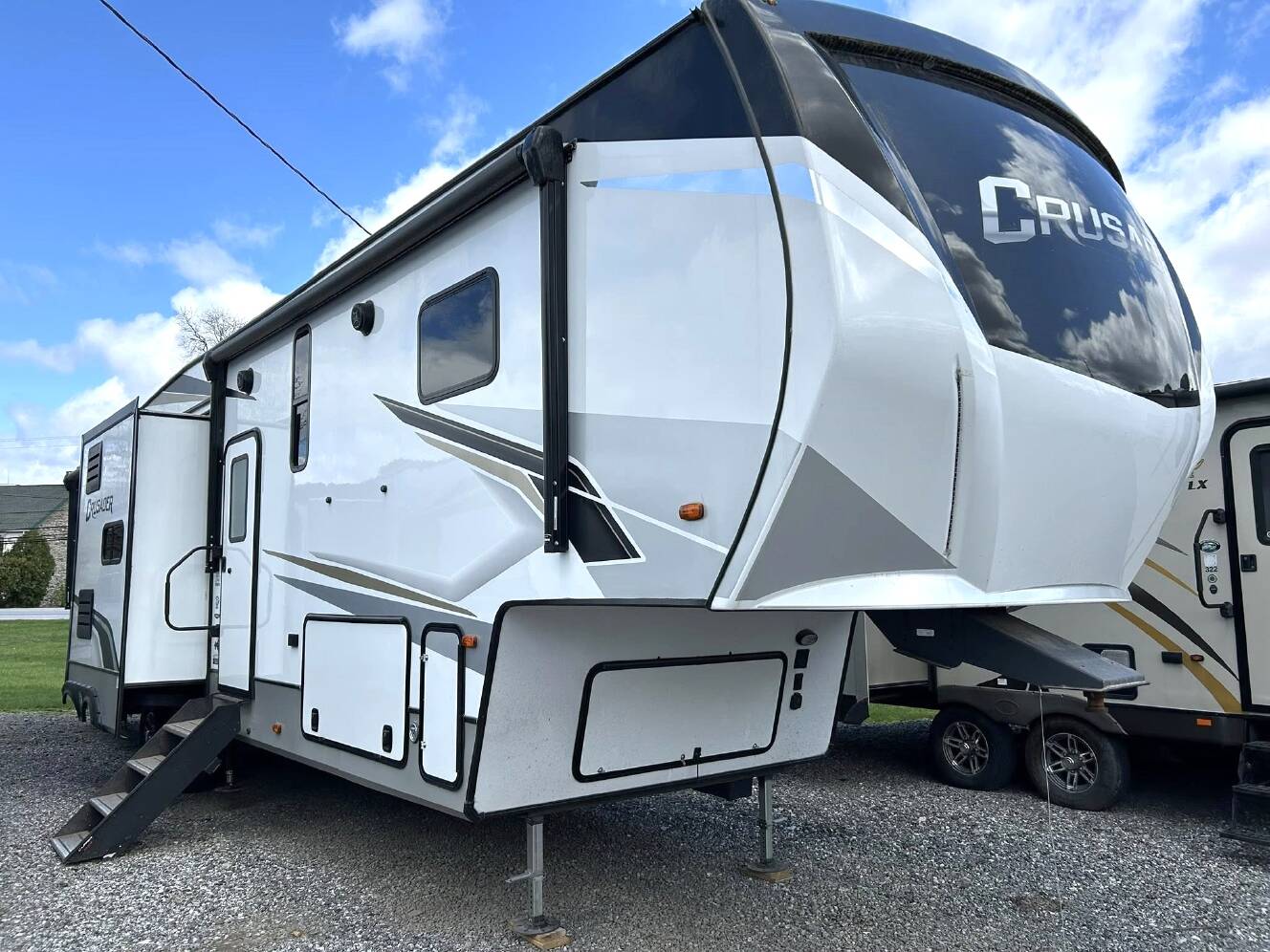 A photo of this 2022 Prime Time CRUSADER 395BHL