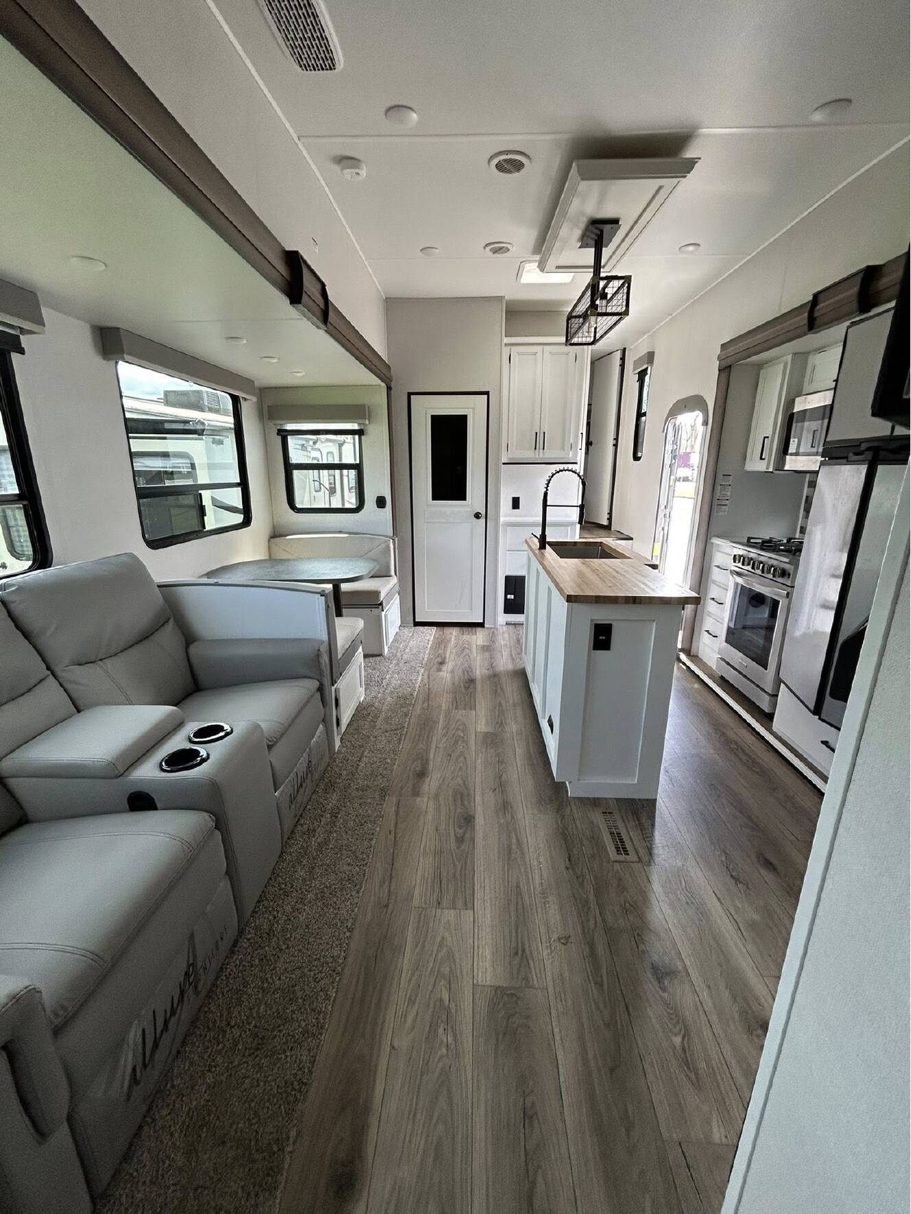 A photo of this 2022 Prime Time CRUSADER 395BHL