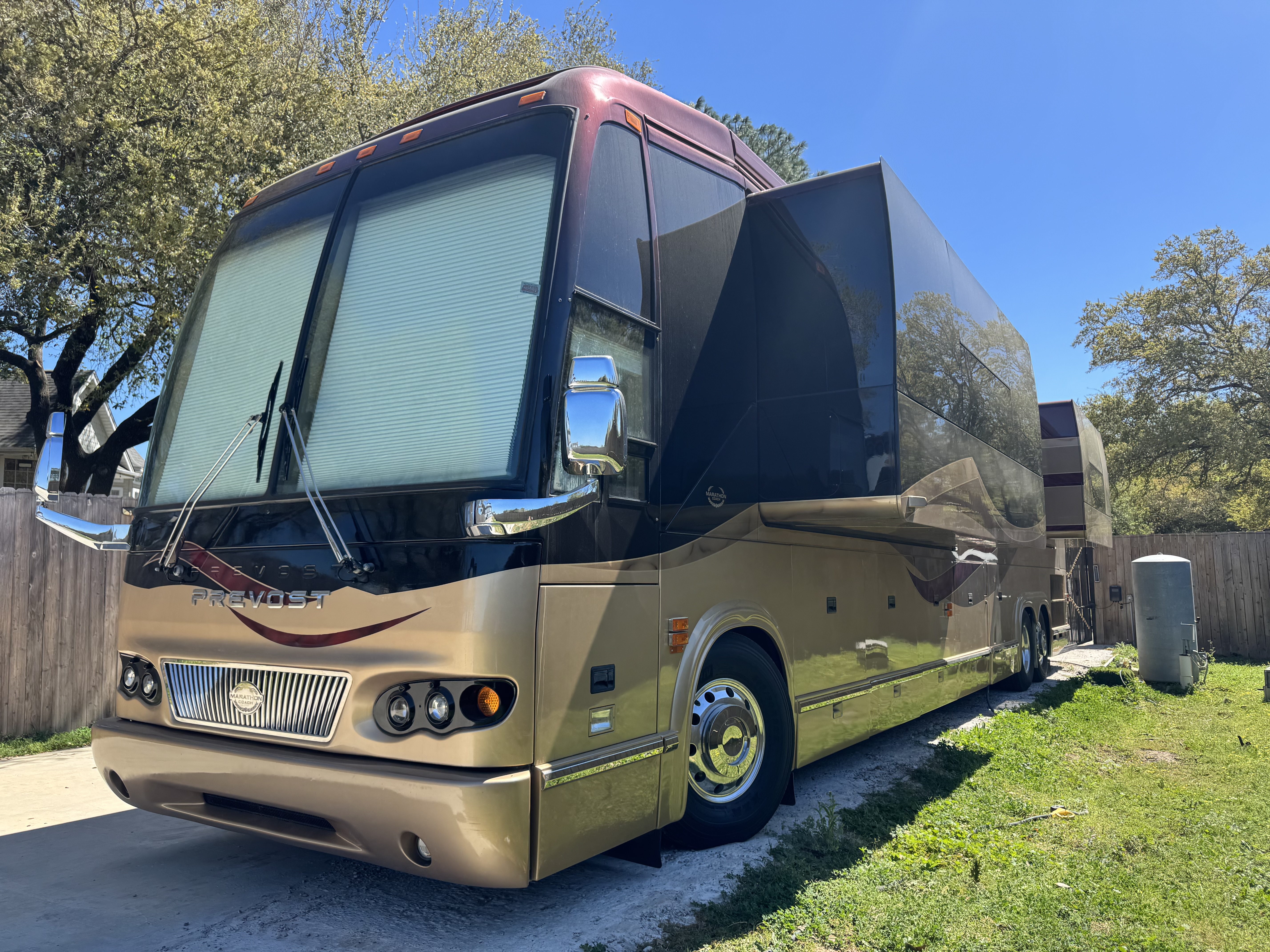2009 Prevost MARATHON COACH H3-45 TRIPLE SLIDE RV