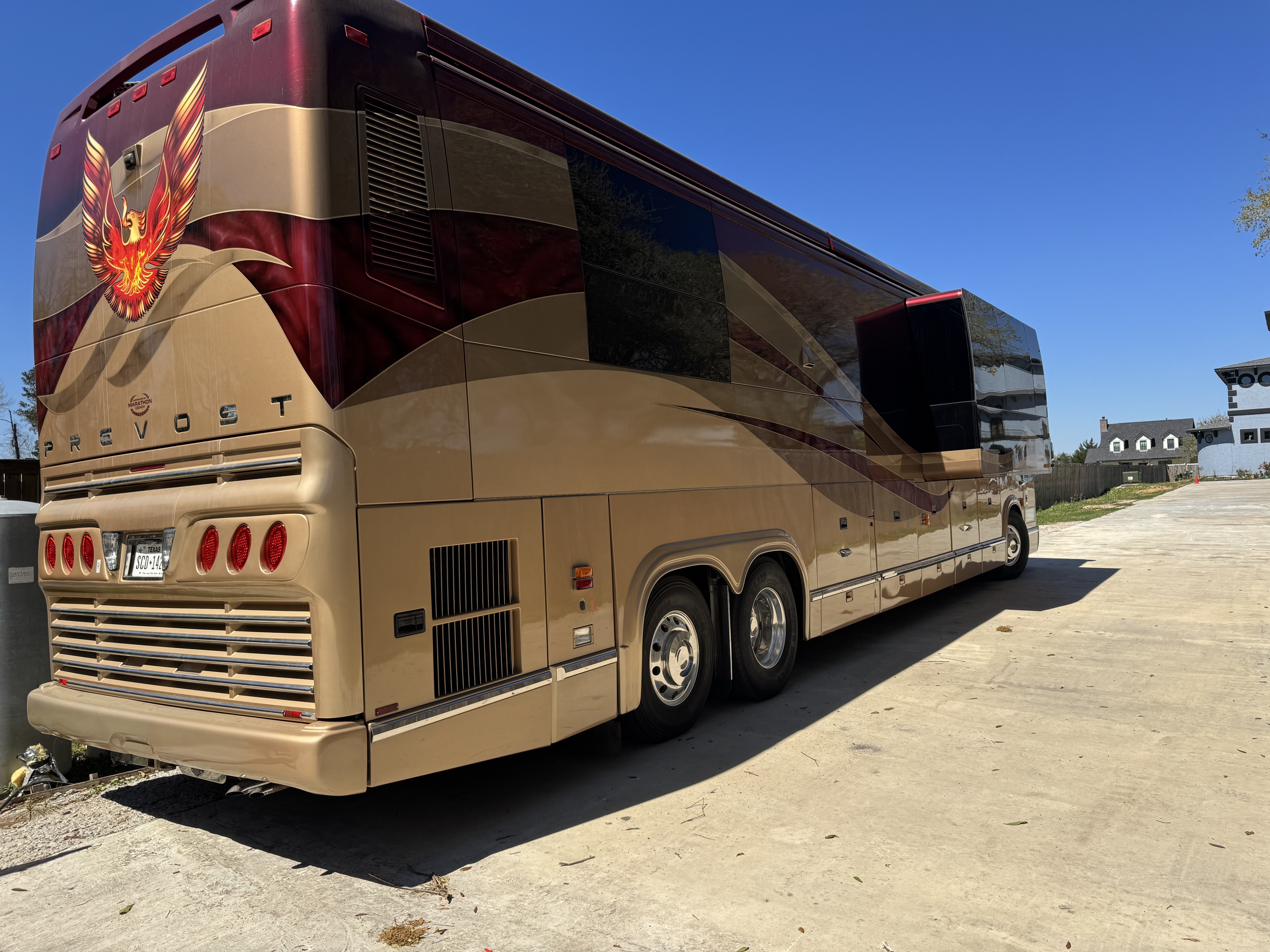 2009 Prevost MARATHON COACH H3-45 TRIPLE SLIDE in alvin TX