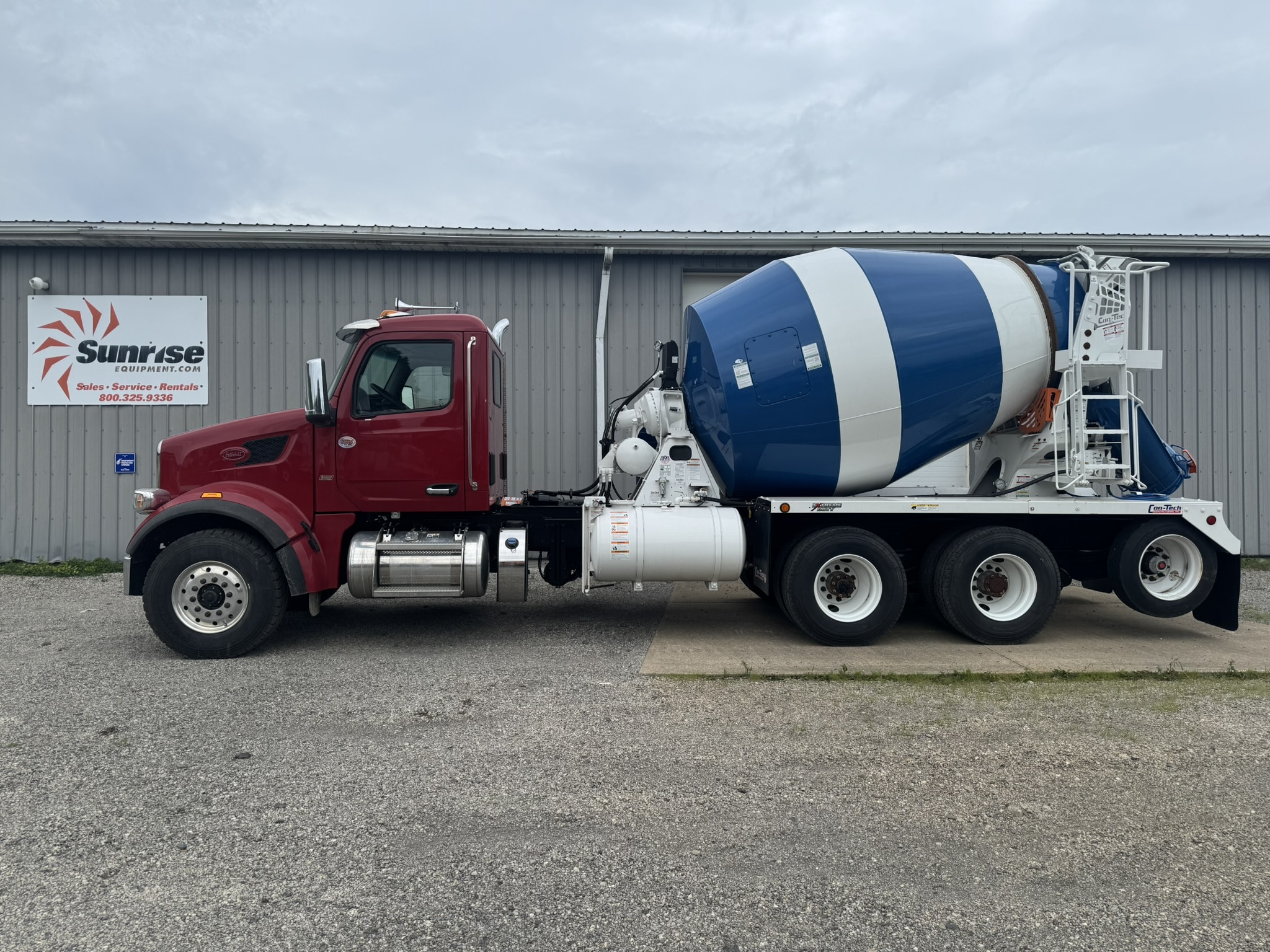 2025 Peterbilt - New 2025 PETERBILT Concrete Pump Truck Canton, OH