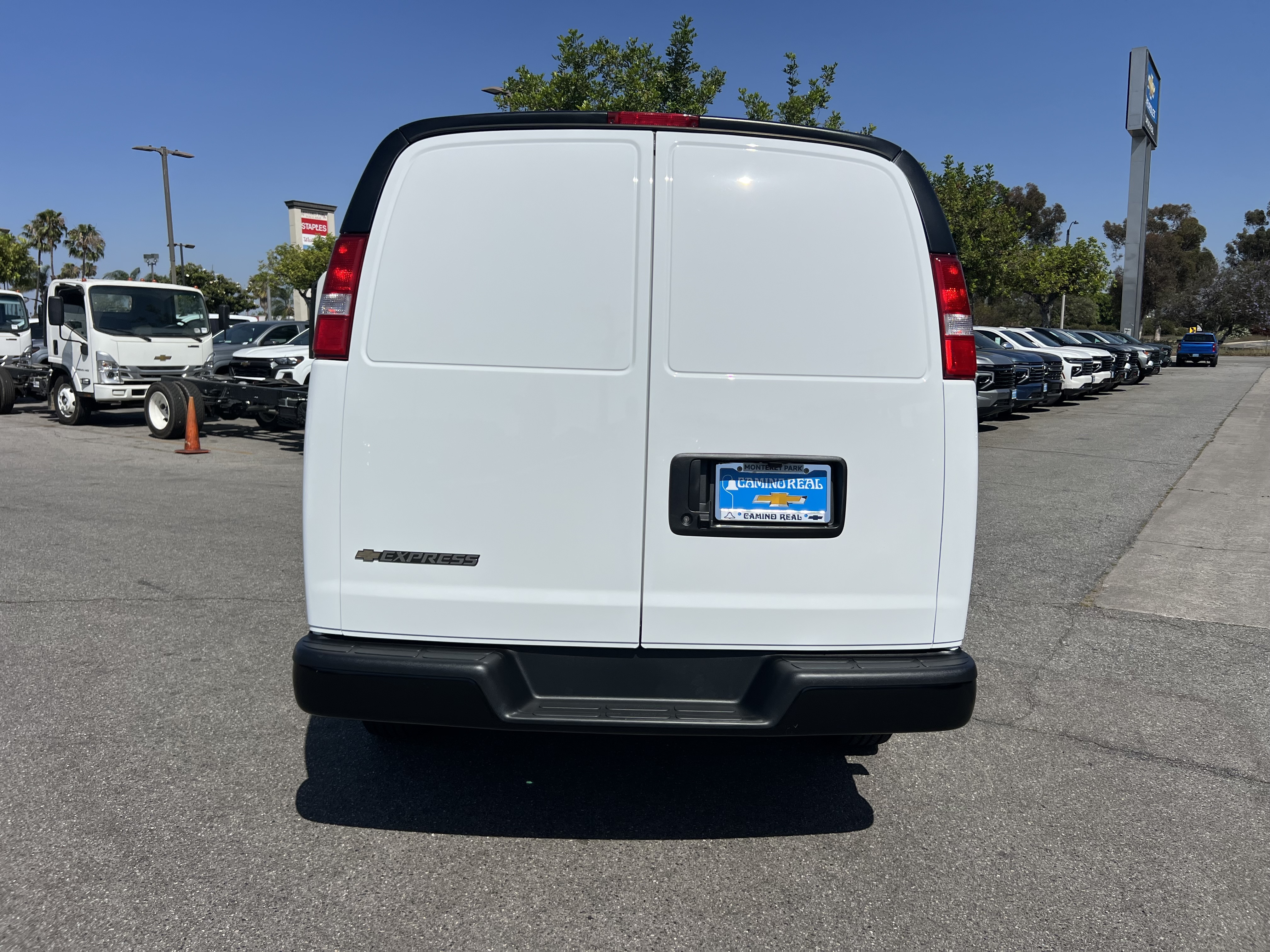 2025 Chevrolet Express Cargo 2500 photo 3