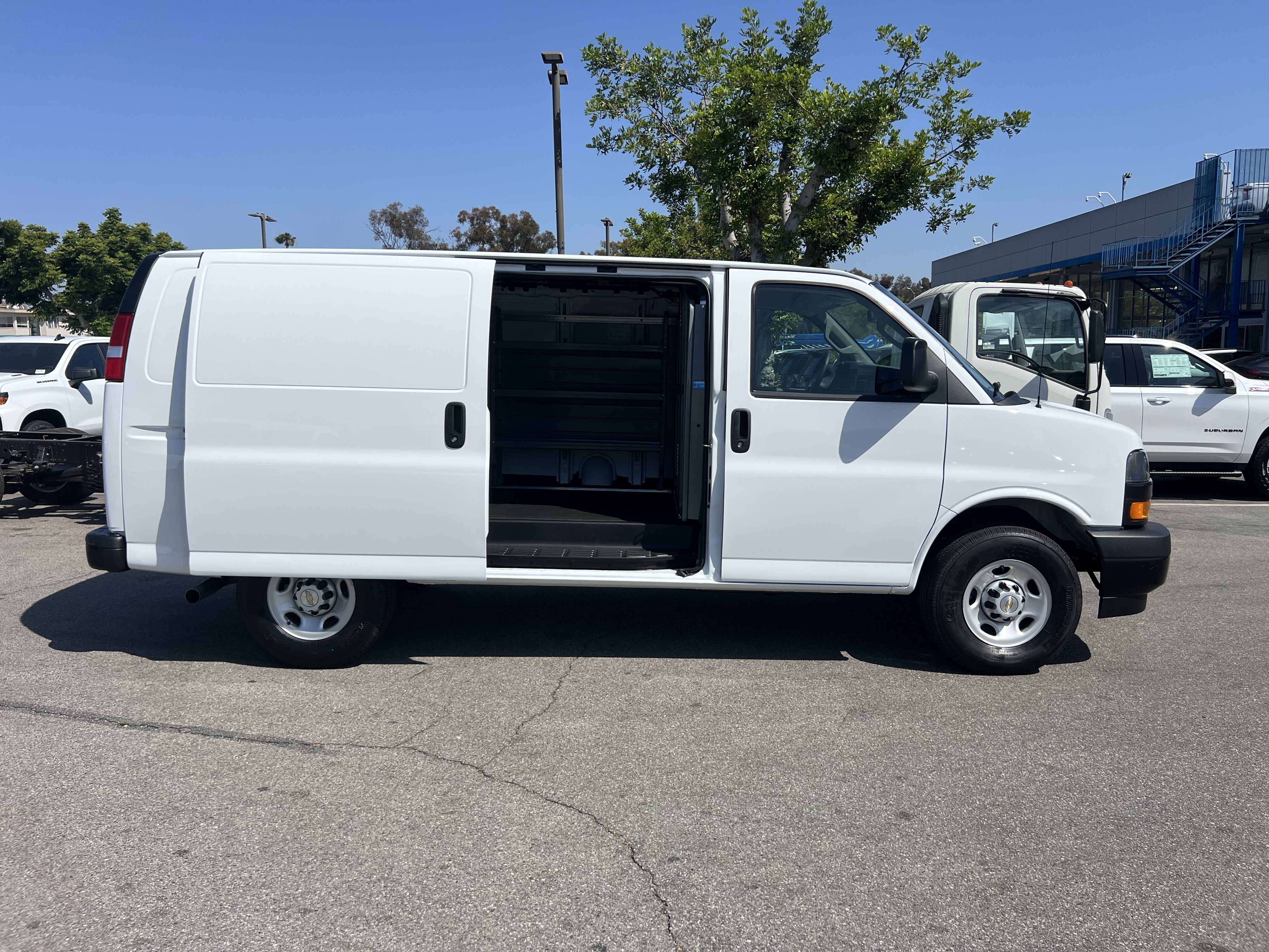 2025 Chevrolet Express Cargo 2500 photo 2