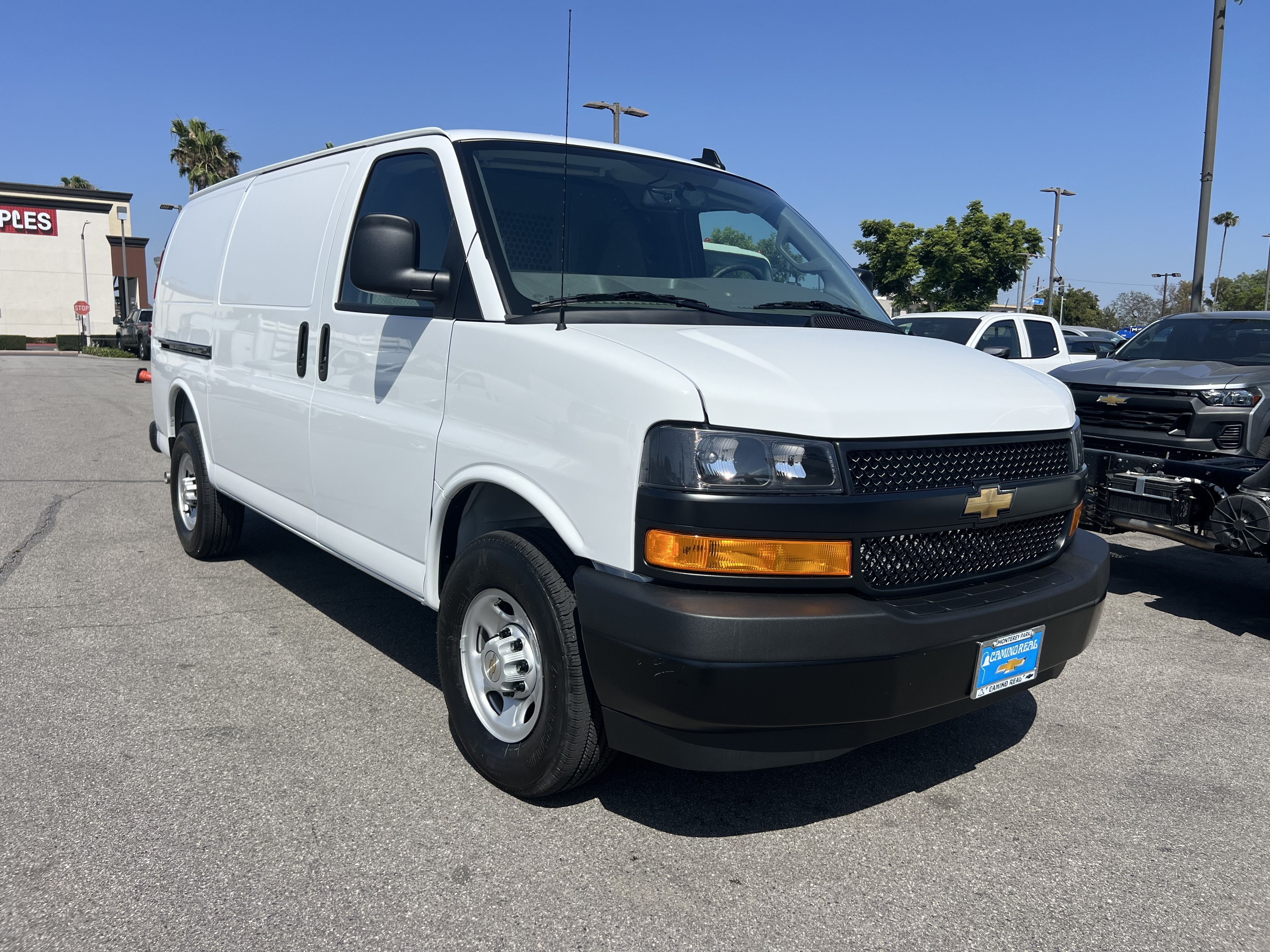 2025 Chevrolet Express Cargo 2500 photo 3