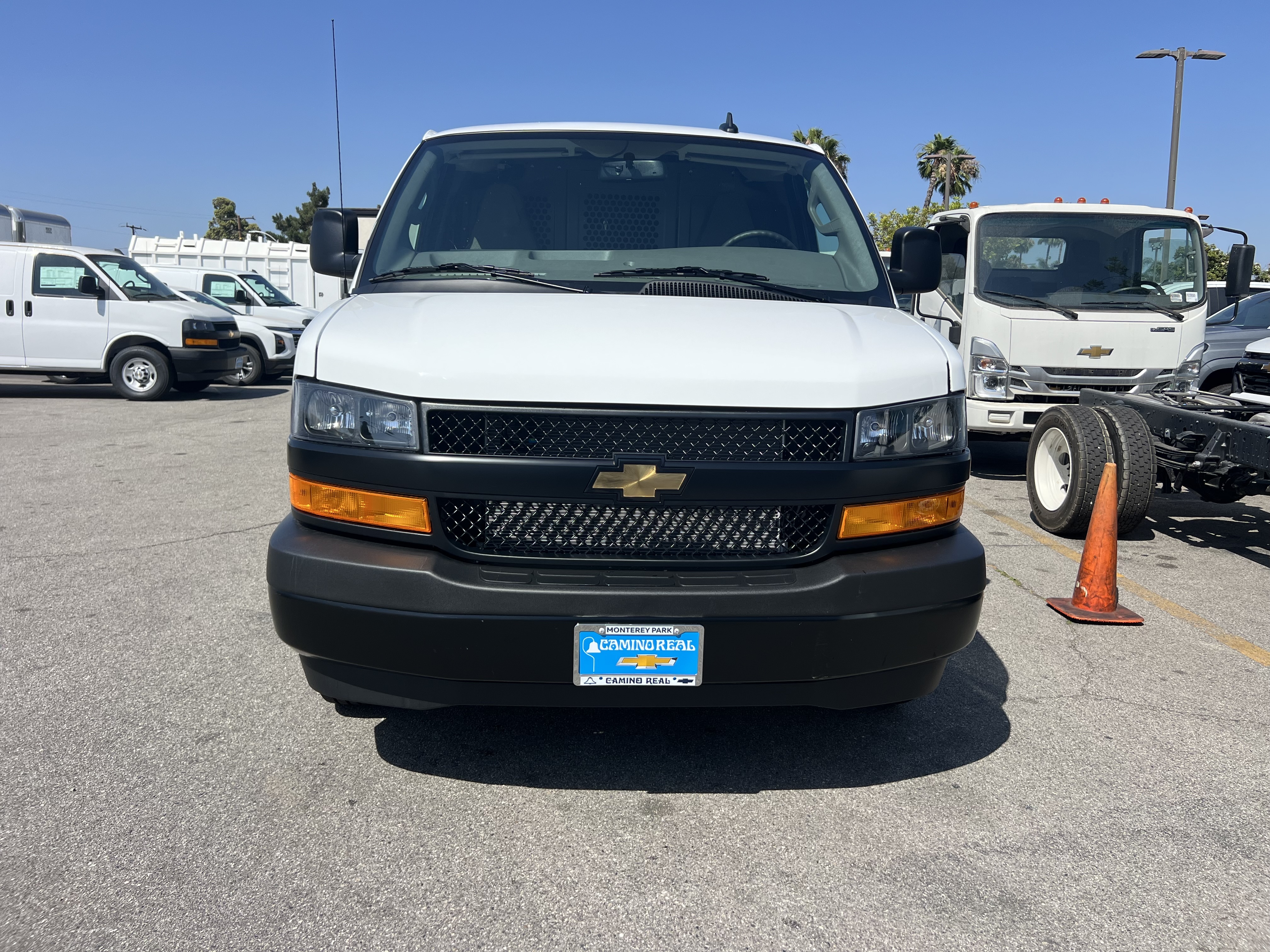 2025 Chevrolet Express Cargo 2500 photo 4