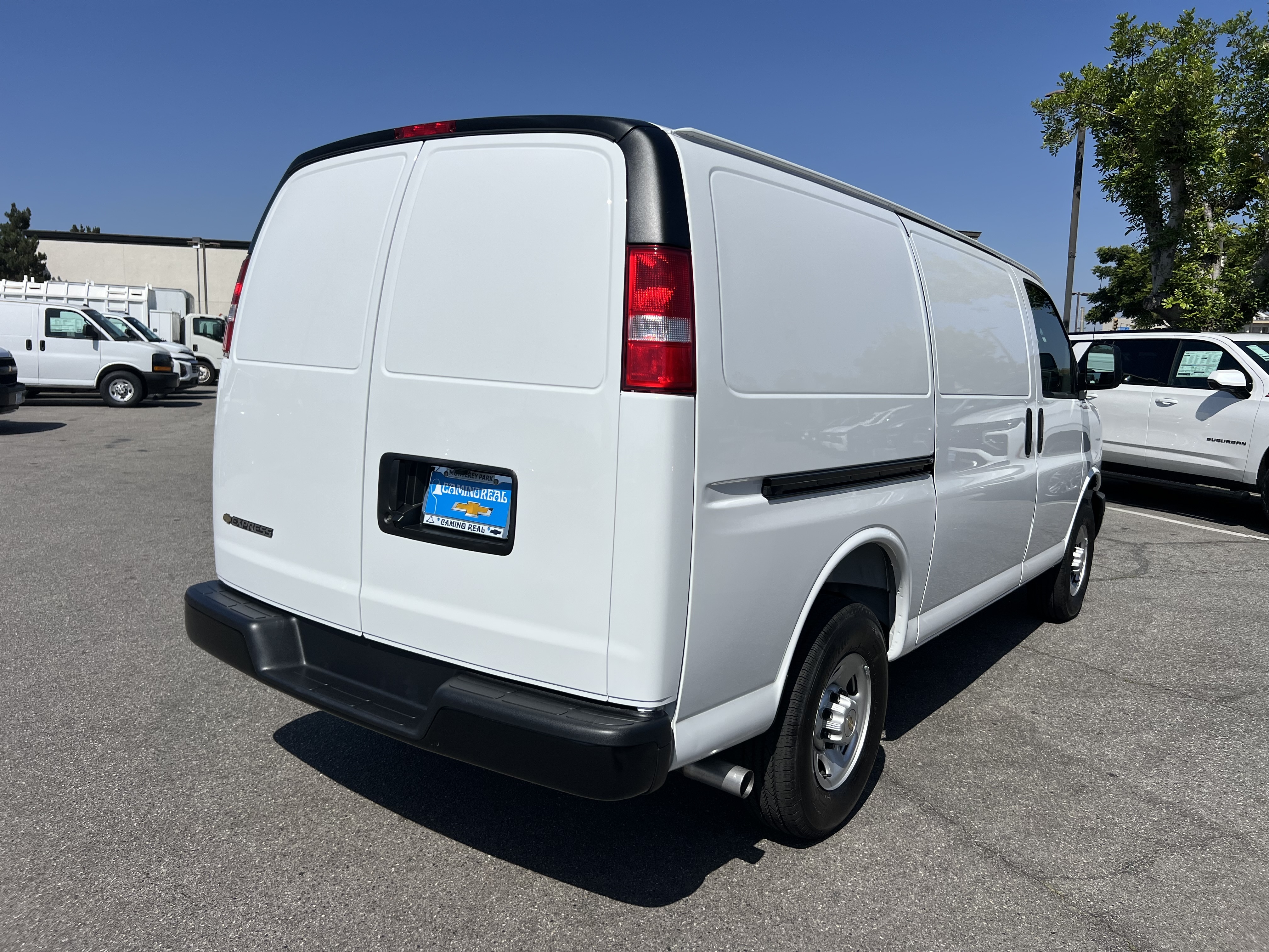 2025 Chevrolet Express Cargo 2500 photo 7