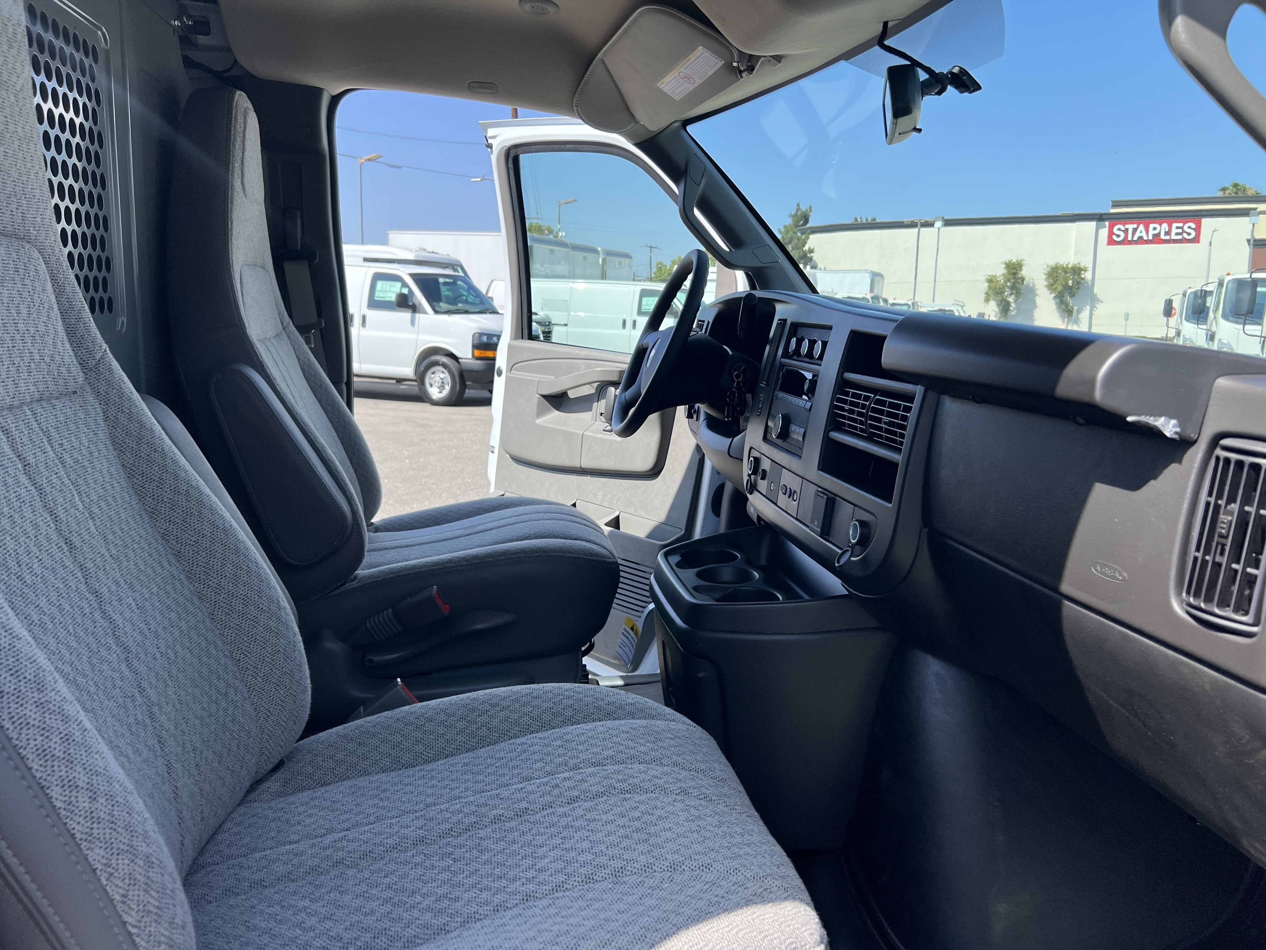 2025 Chevrolet Express Cargo 2500 photo 14