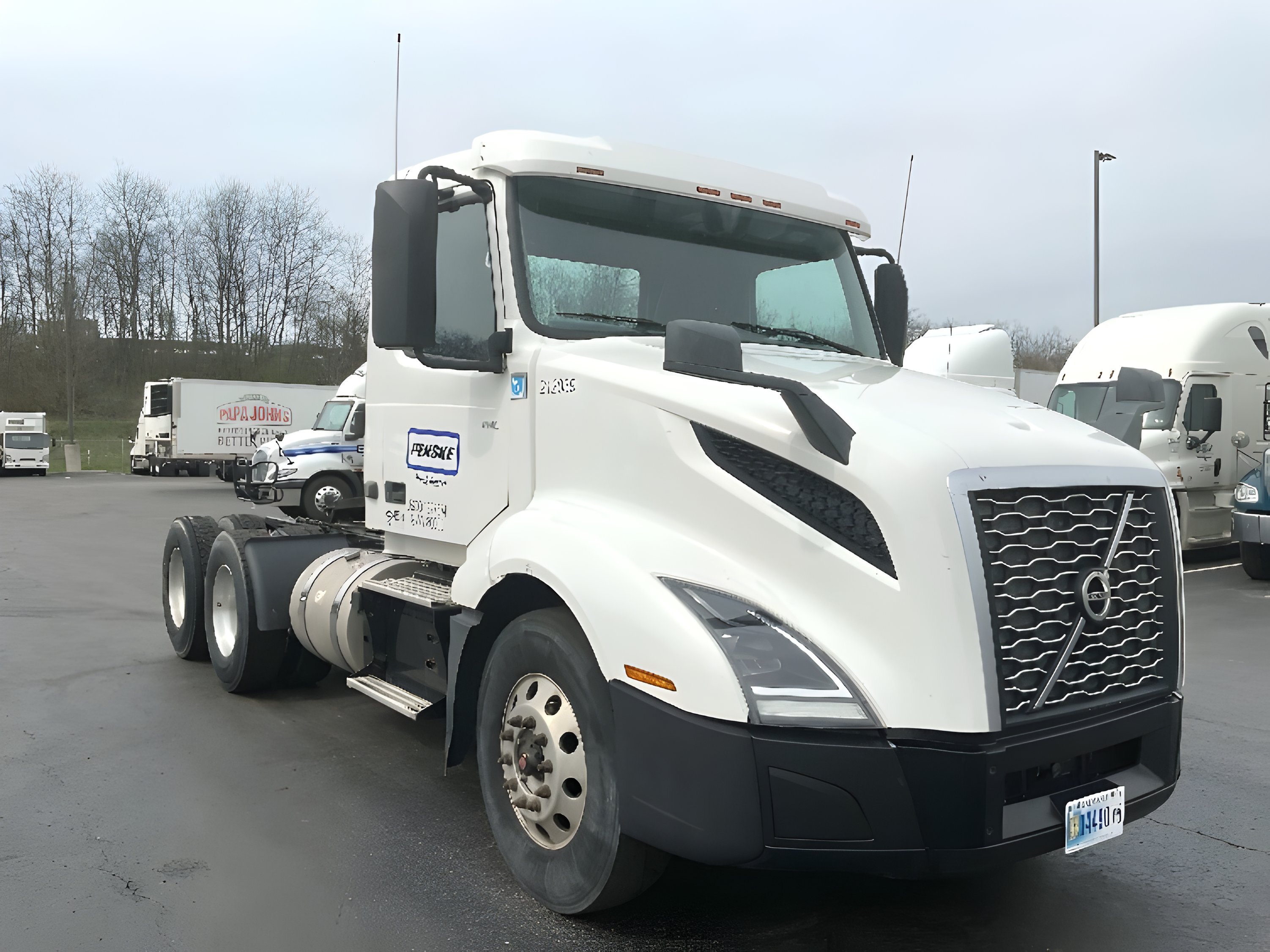2019 VOLVO VNL64T300 in Plymouth, MI
