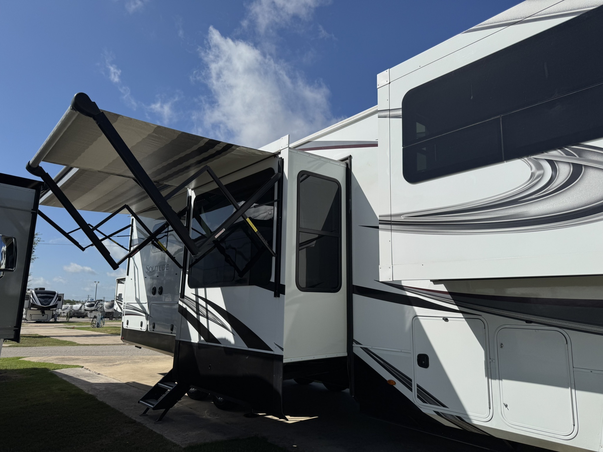 2022 Grand Design SOLITUDE 346FLS in bastrop TX