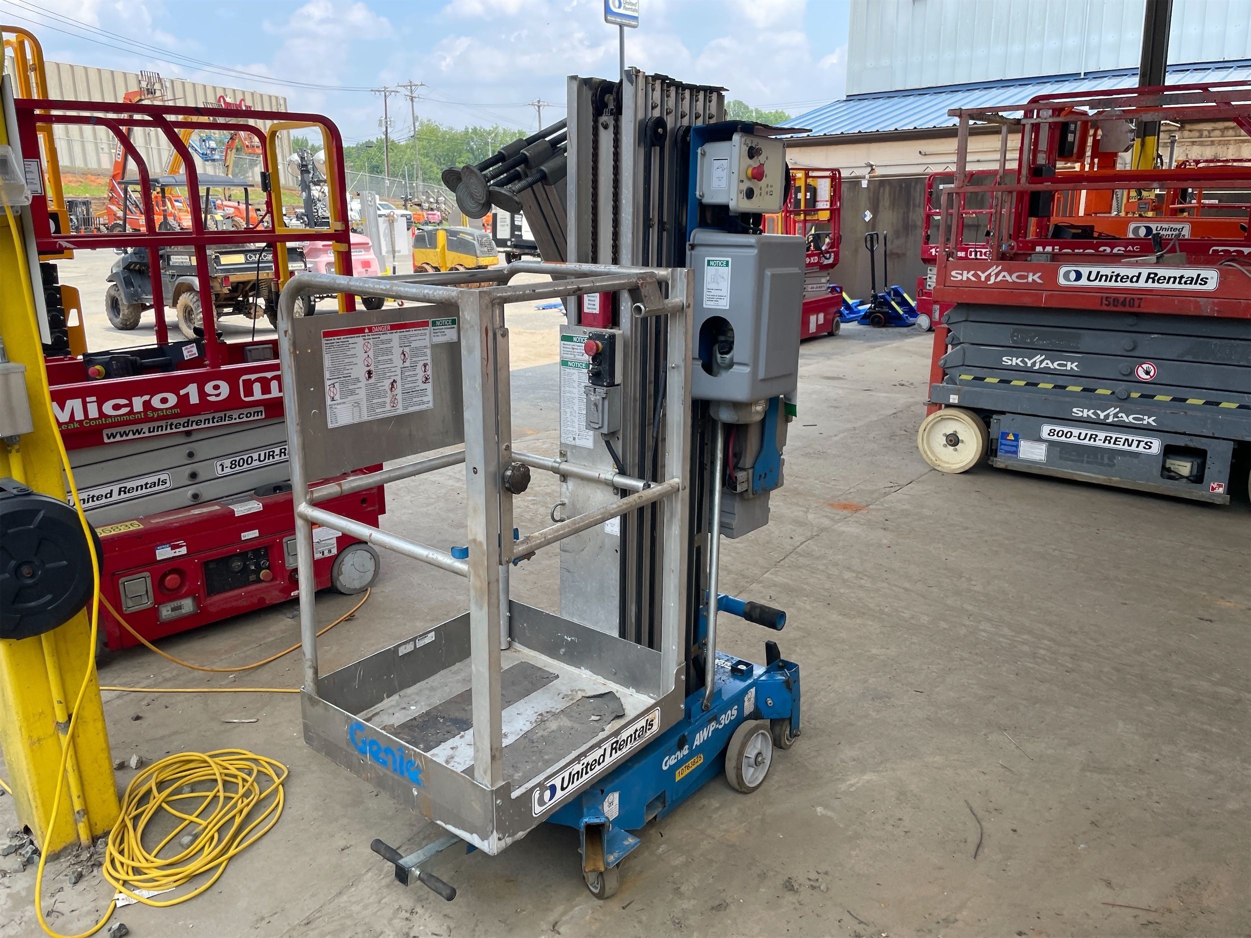 2018 GENIE AWP-30SDC Pusharound Lift in Bessemer, AL