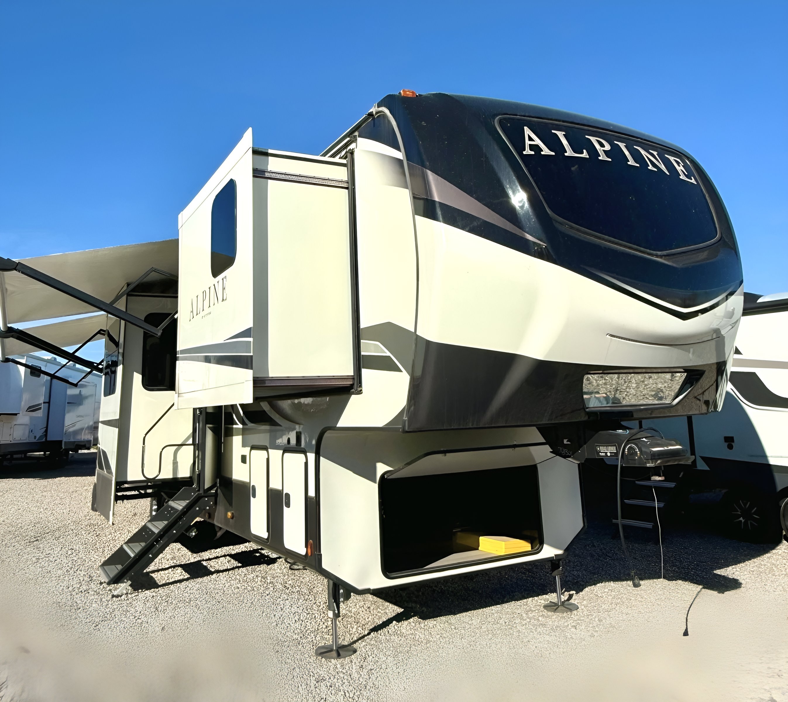 2021 Keystone Alpine 3790FK RV