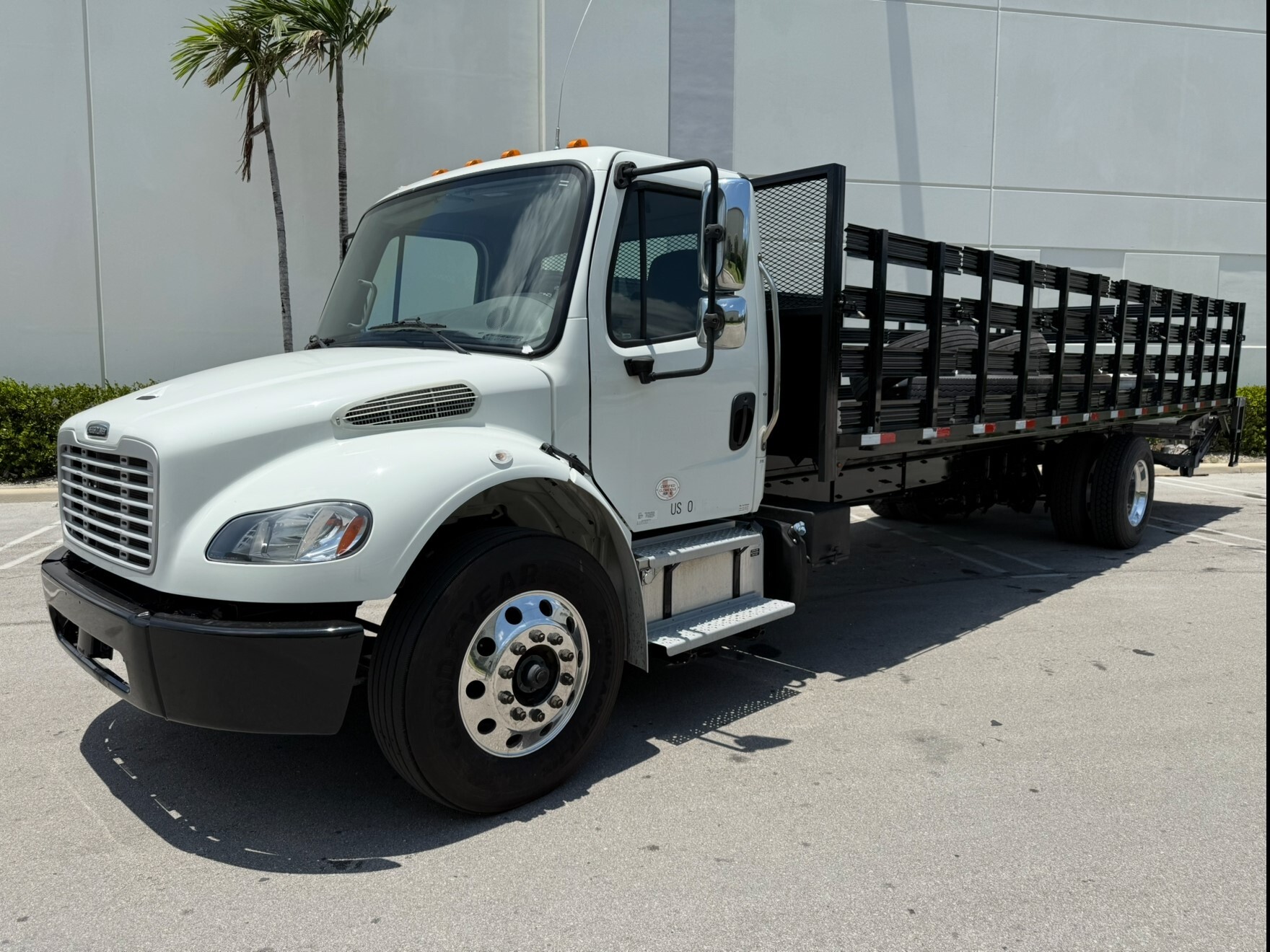 2022 FREIGHTLINER BUSINESS CLASS M2 106 in Medley, FL