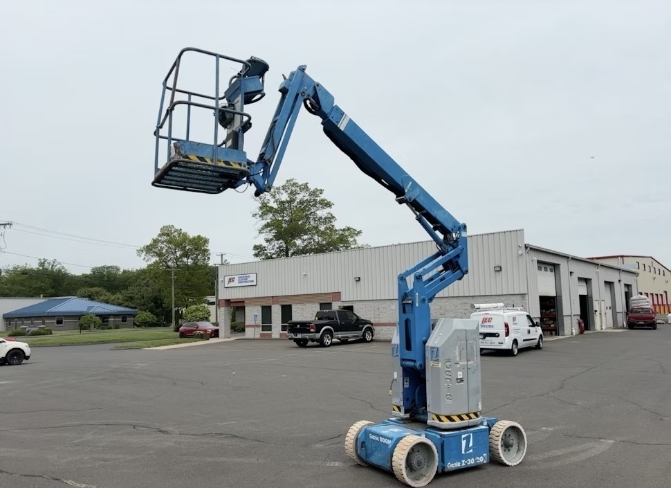 2004 GENIE Z30-20N in Davey, NE