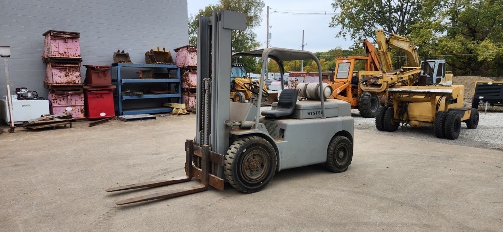 HYSTER 8000 LB in Erie, PA