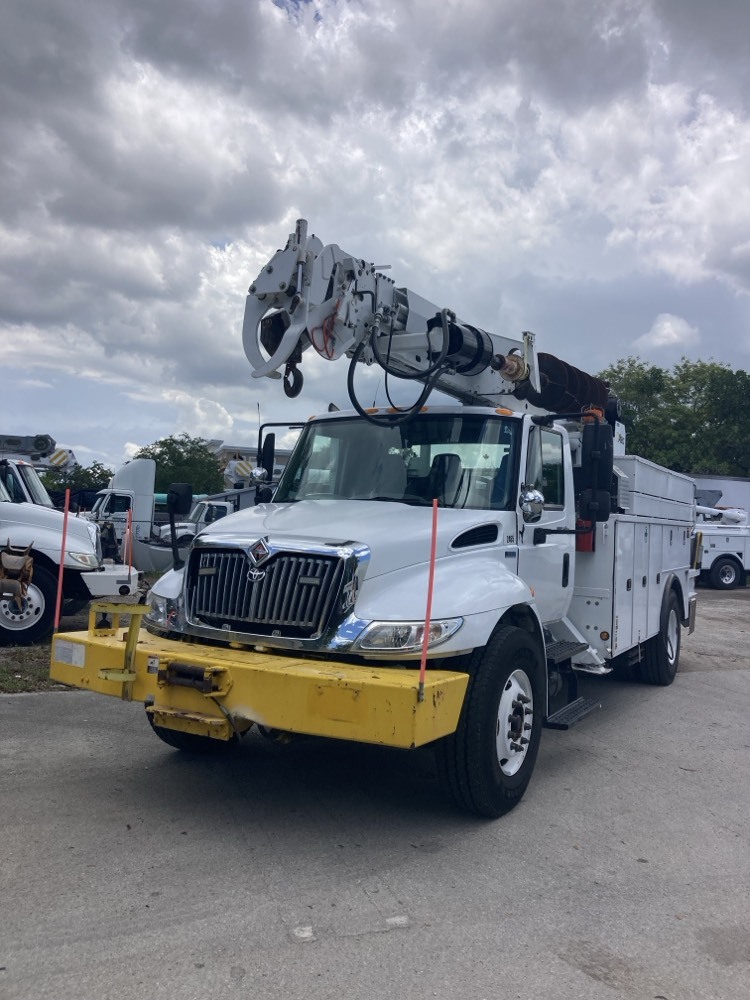 2014 INTERNATIONAL 4300 in Miami, FL
