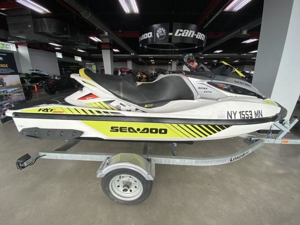 在庫処分　残り4個　 新品 RXT300 リアルカーボン　アイライン RXTX300 SEADOO BRP 未塗装品 Repairable, Damaged, Salvage Seadoo Rxt-x 300 Jet Skis for