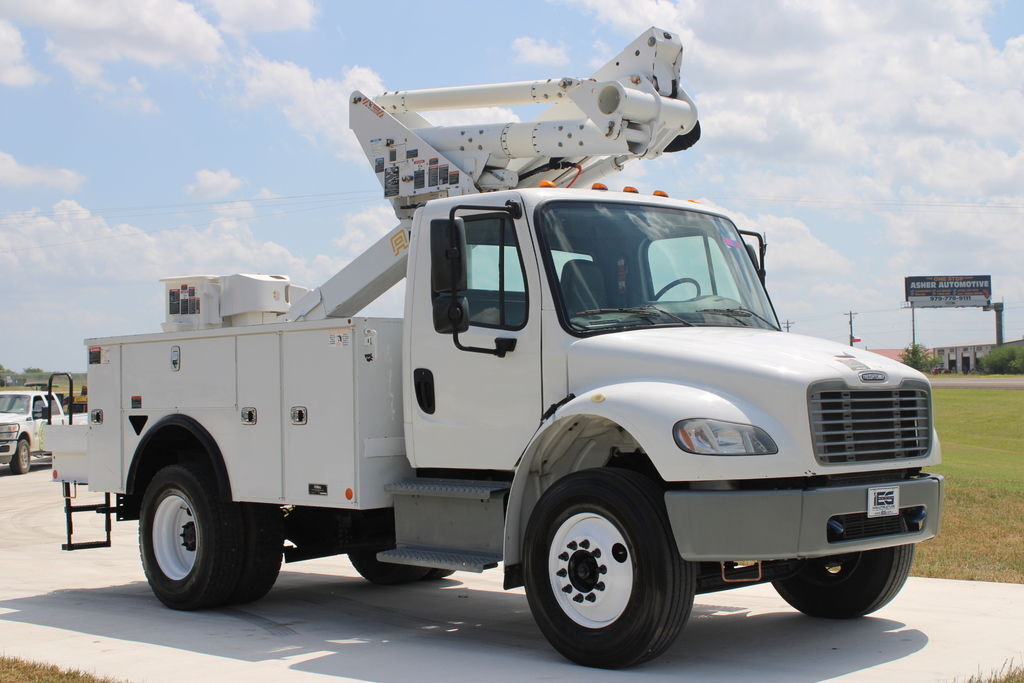 2020 Freightliner M2 / Altec TA40 in Bryan, TX