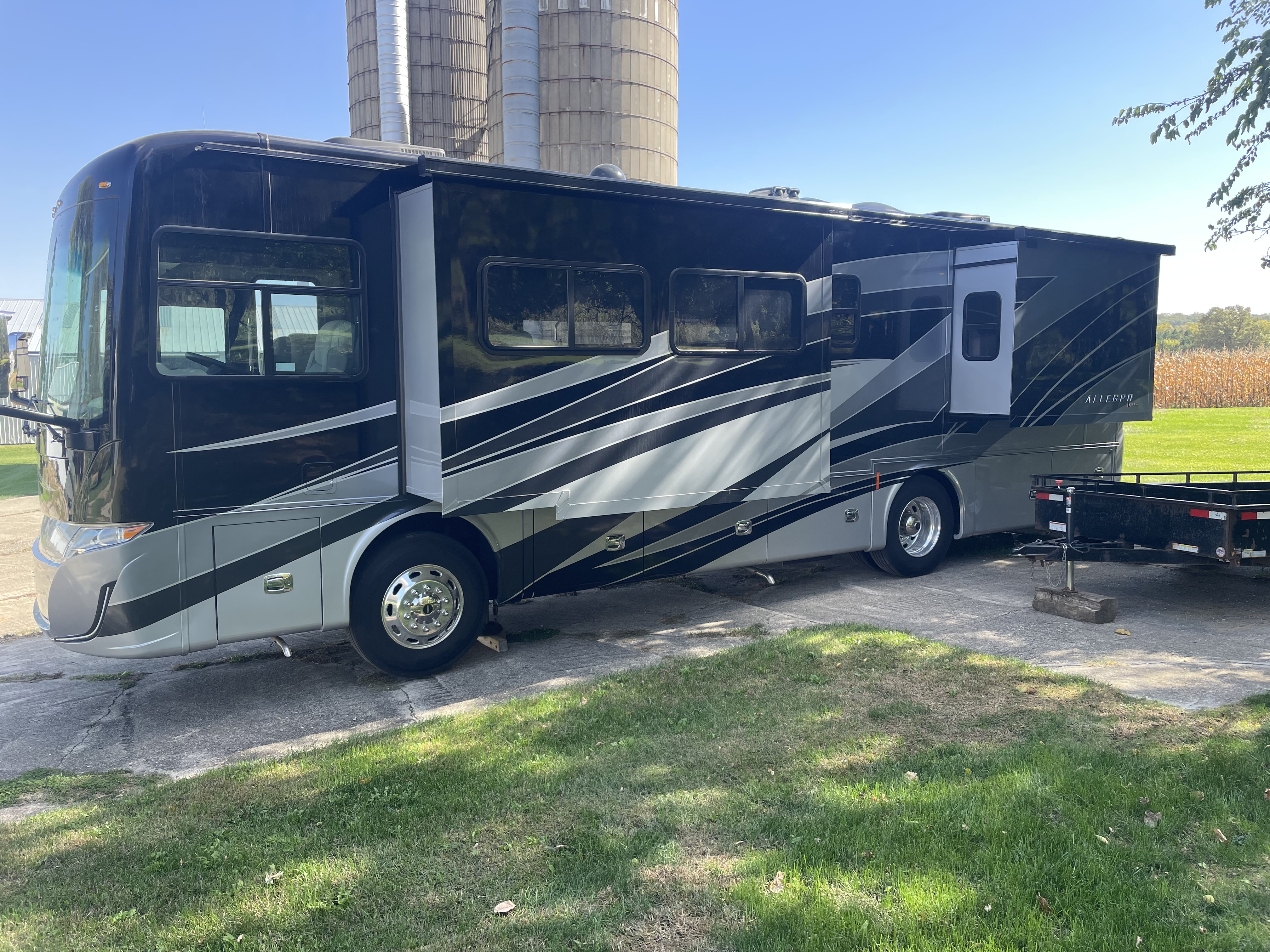 2021 Tiffin Motorhomes ALLEGRO RED 33 AA RV