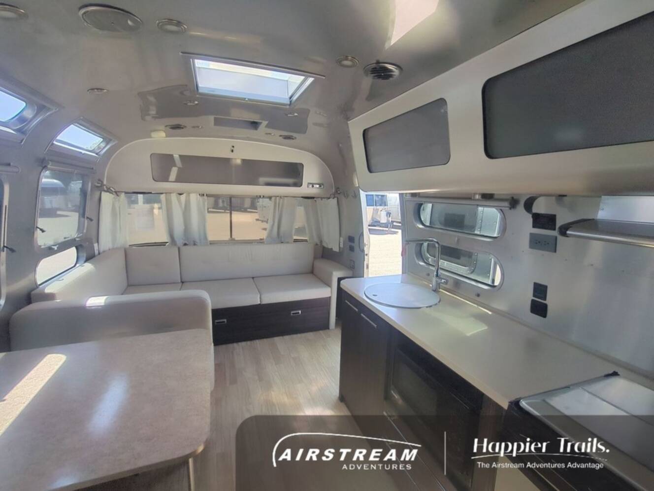 A photo of this 2018 Airstream International Signature 30RB