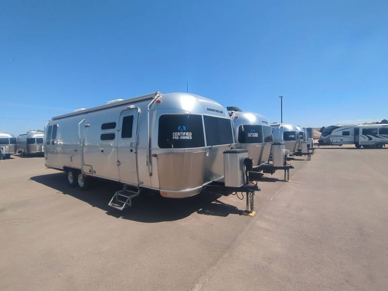 A photo of this 2018 Airstream International Signature 30RB