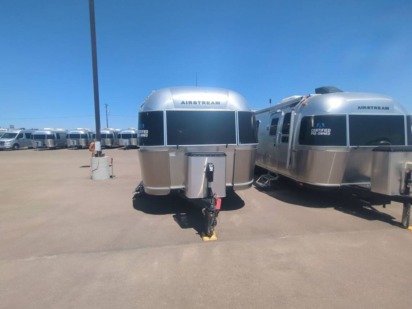 A photo of this 2018 Airstream International Signature 30RB