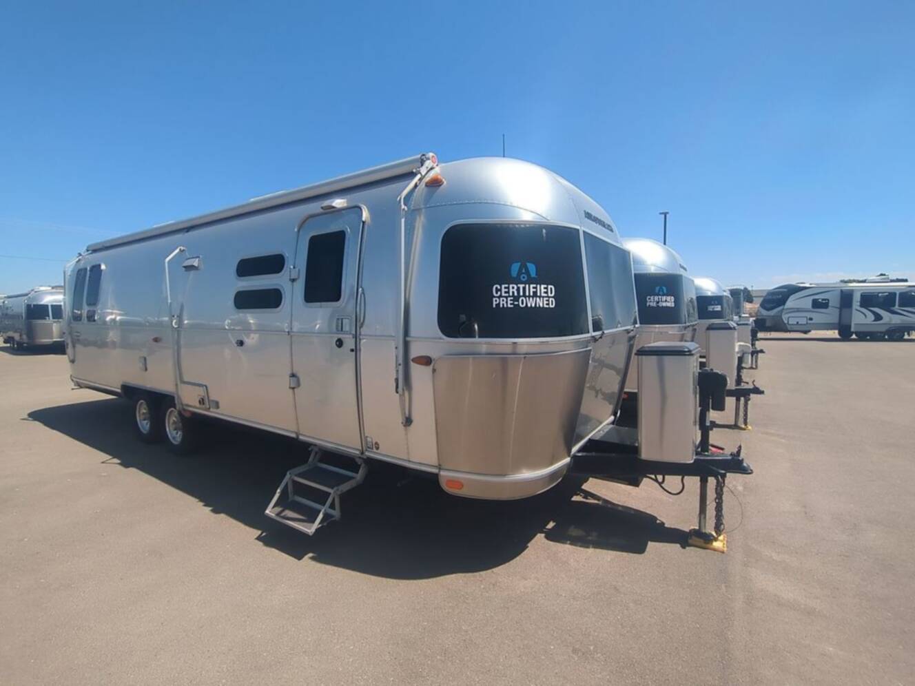 A photo of this 2018 Airstream International Signature 30RB