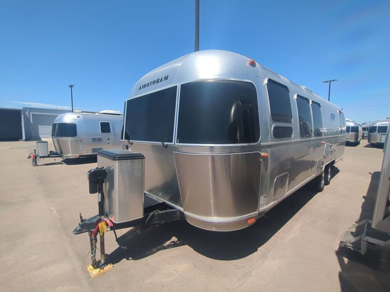 A photo of this 2018 Airstream International Signature 30RB