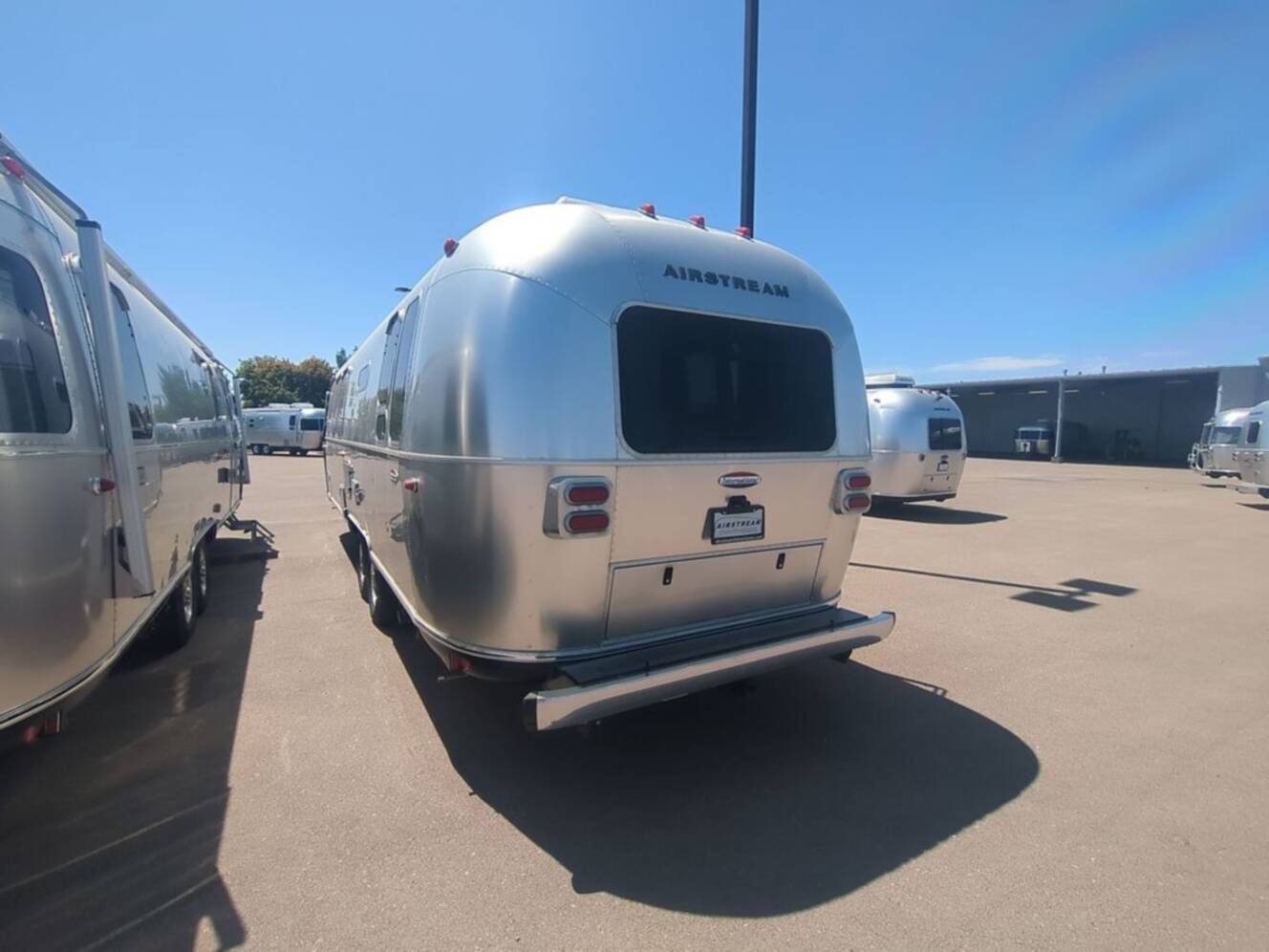A photo of this 2018 Airstream International Signature 30RB