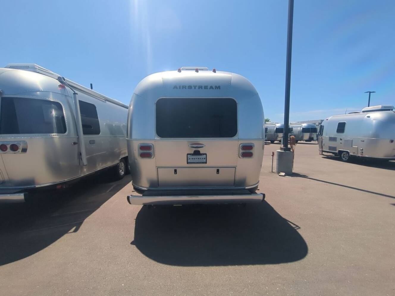 A photo of this 2018 Airstream International Signature 30RB