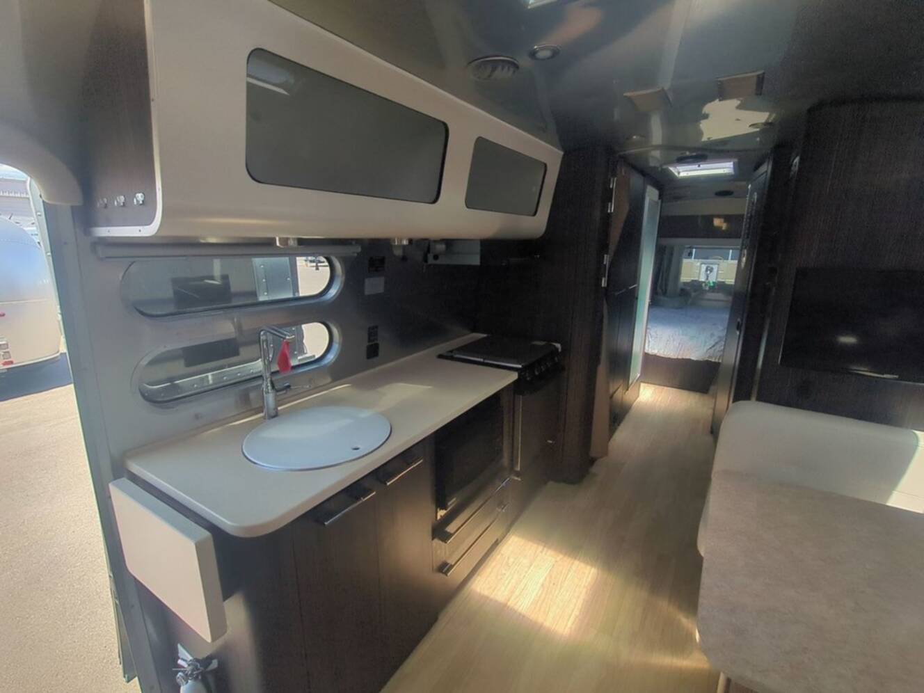 A photo of this 2018 Airstream International Signature 30RB