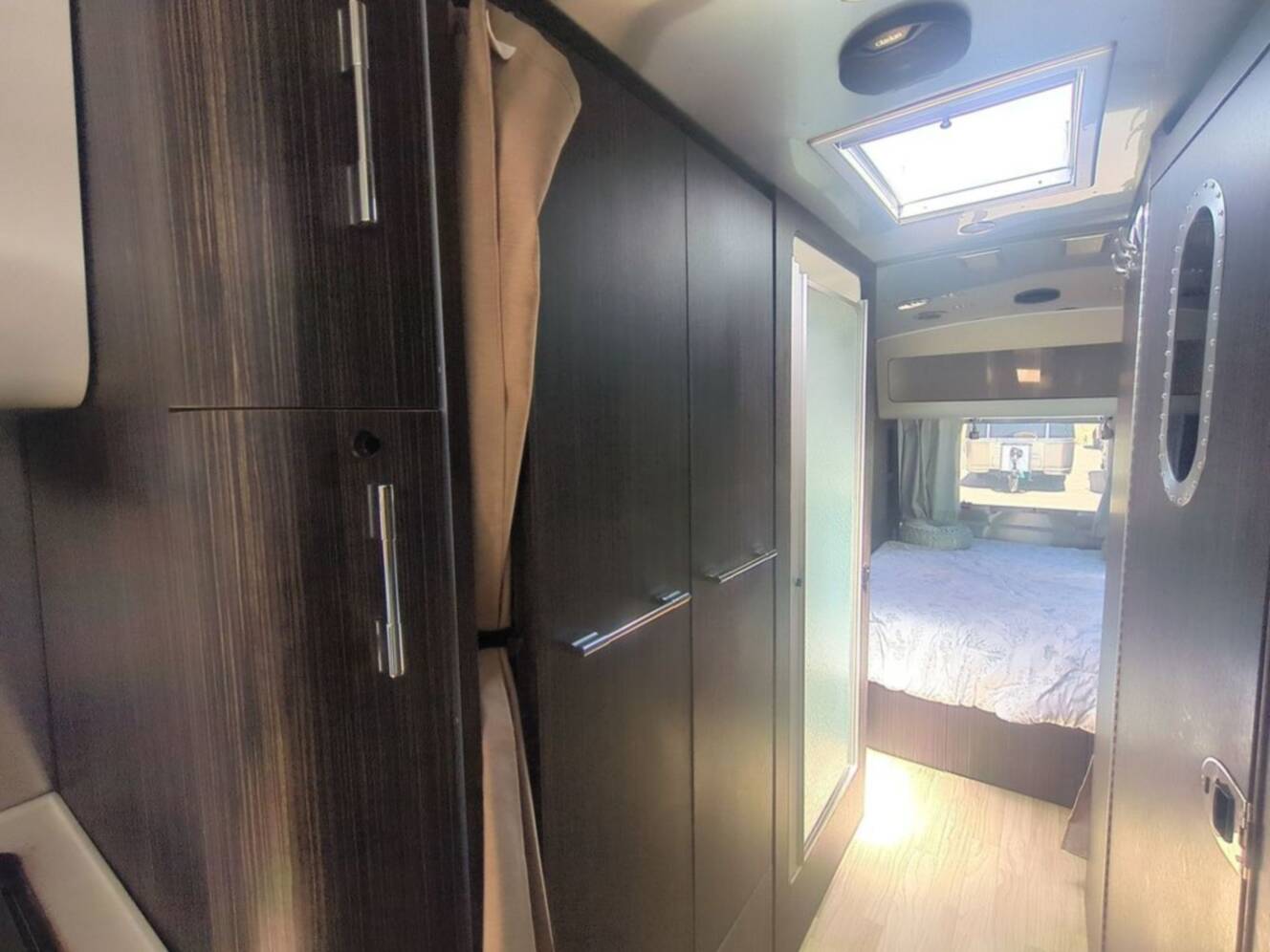 A photo of this 2018 Airstream International Signature 30RB