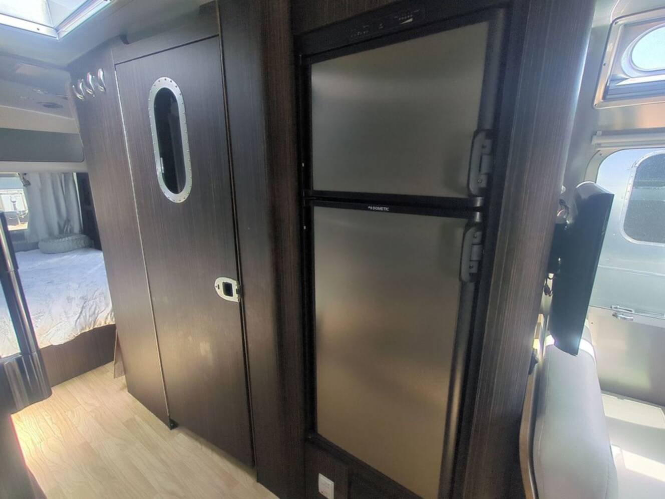 A photo of this 2018 Airstream International Signature 30RB