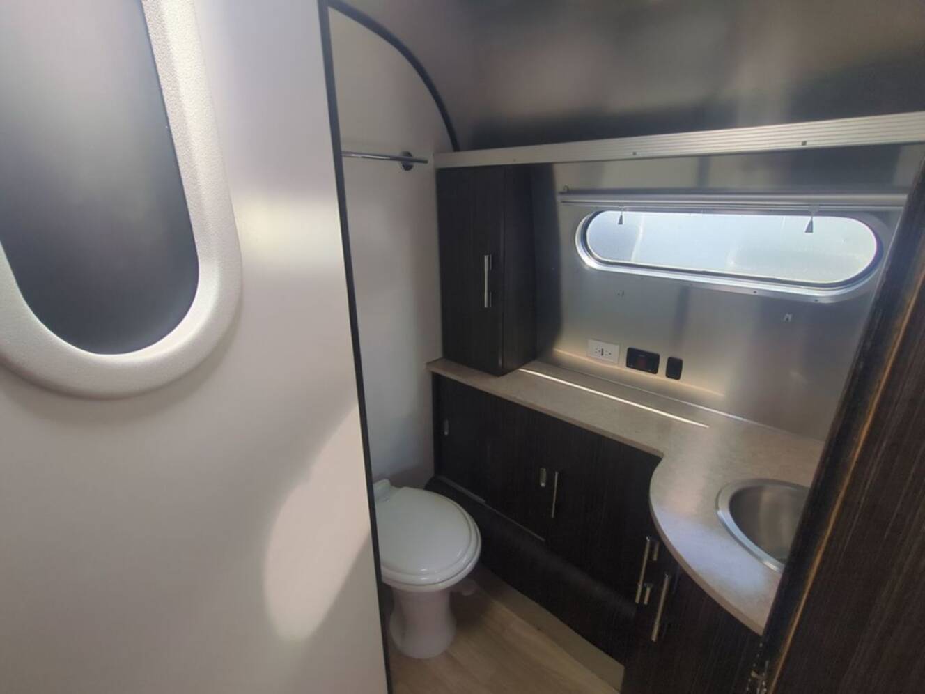A photo of this 2018 Airstream International Signature 30RB