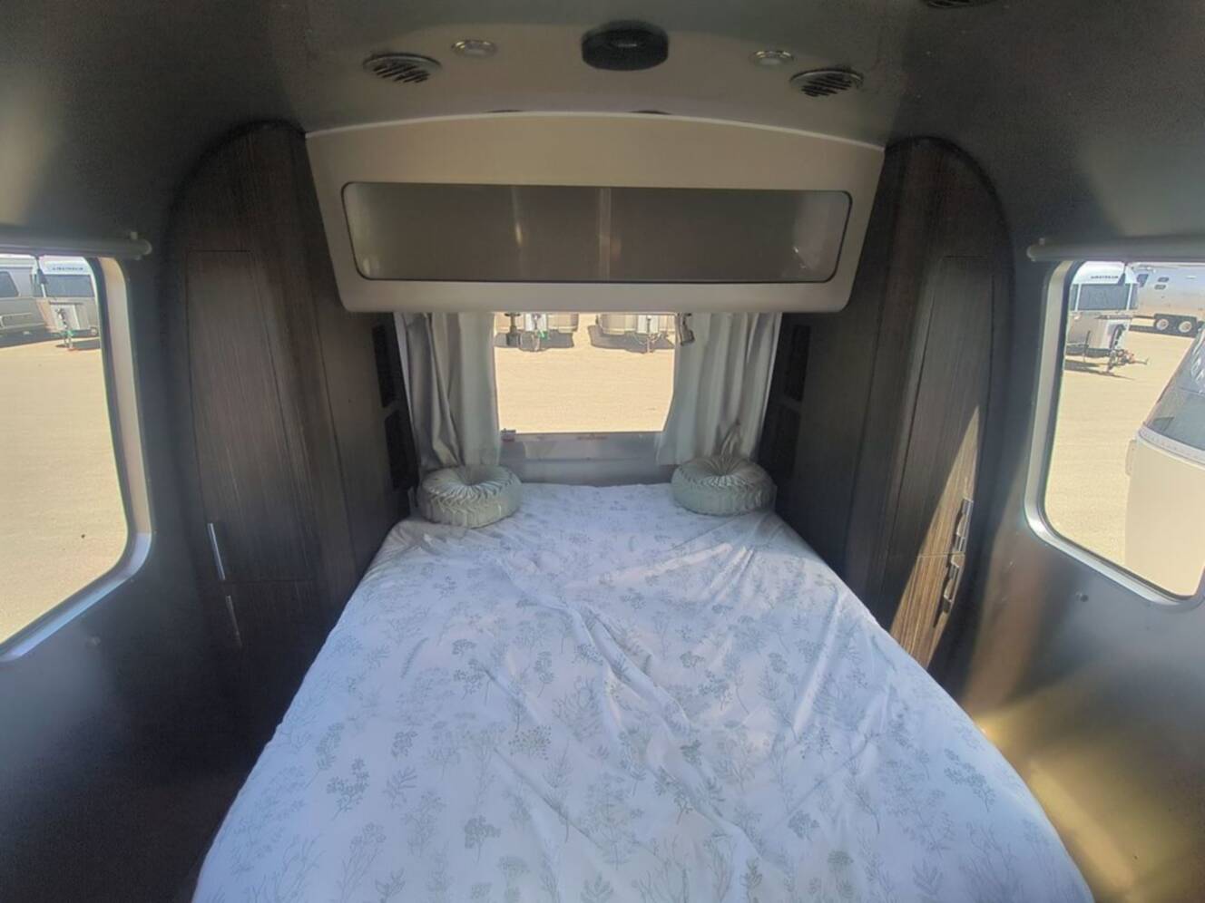 A photo of this 2018 Airstream International Signature 30RB
