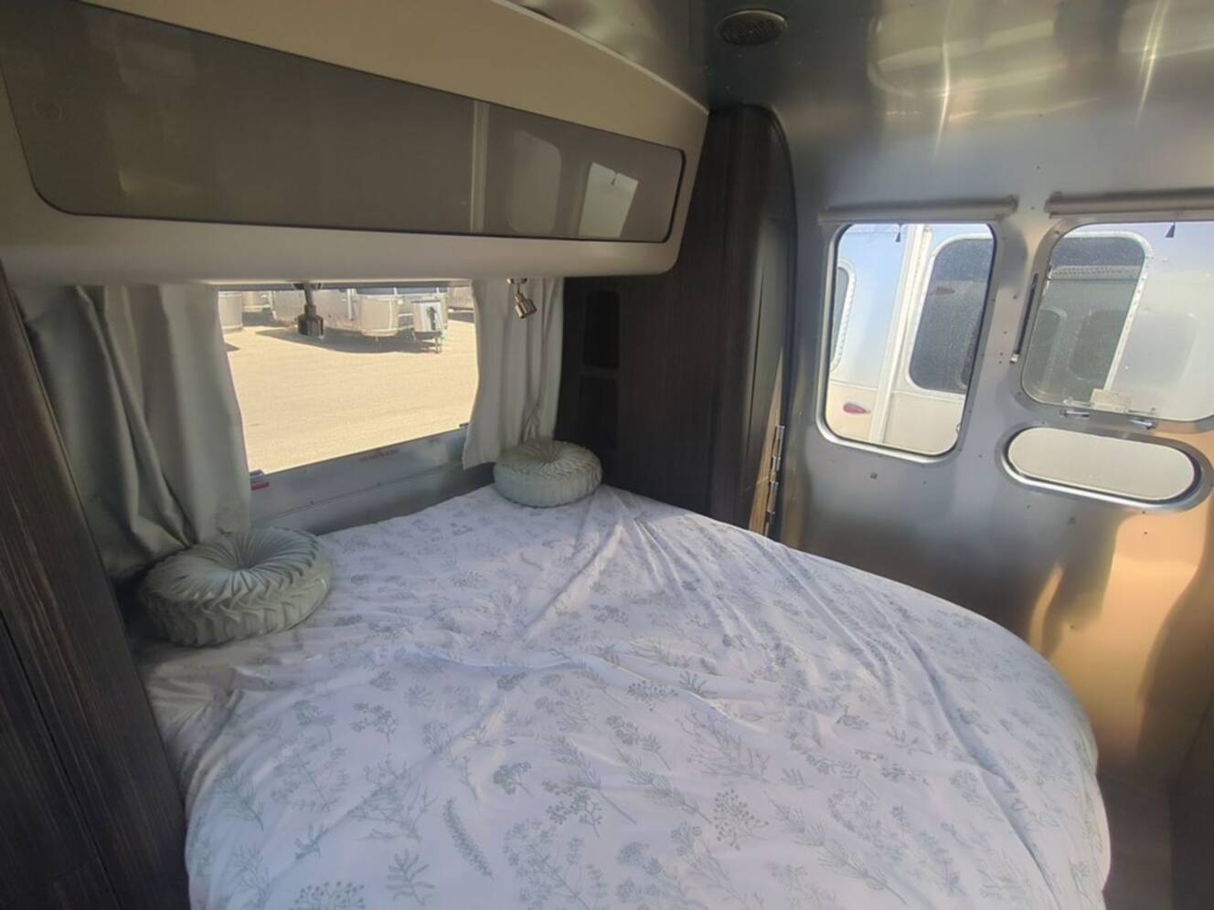 A photo of this 2018 Airstream International Signature 30RB