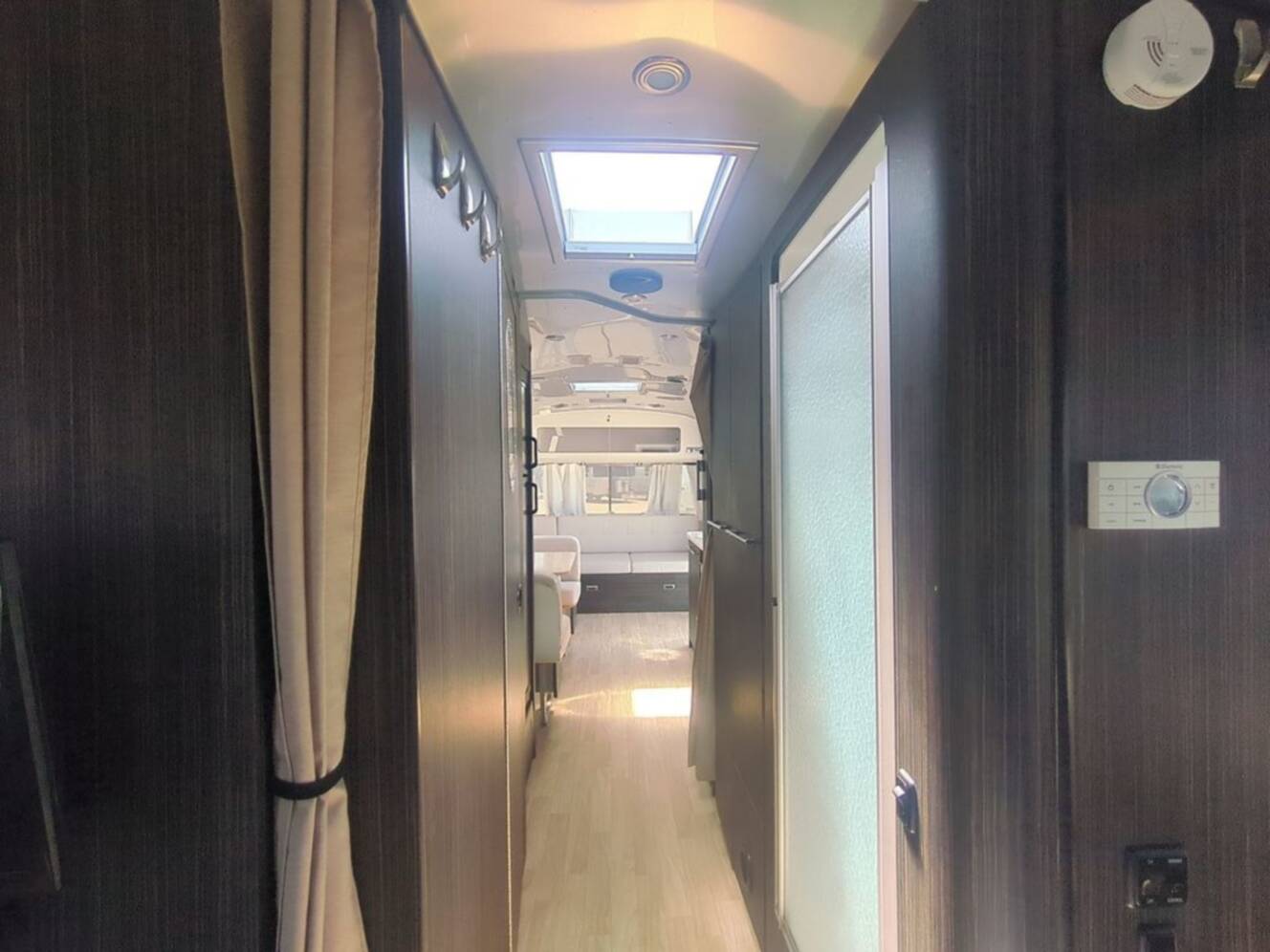 A photo of this 2018 Airstream International Signature 30RB