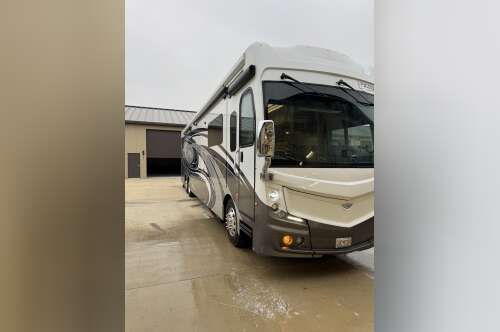 2022 Fleetwood Discovery Lxe 44S in lenexa KS