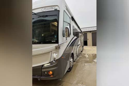 2022 Fleetwood Discovery Lxe 44S in lenexa KS
