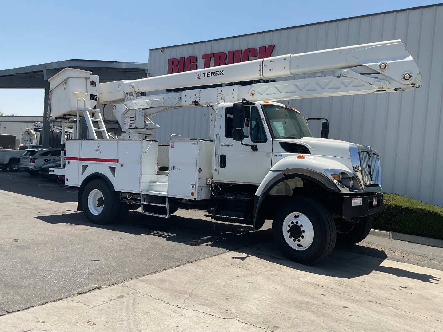 2012 INTERNATIONAL WORKSTAR 7300 in Fontana, CA