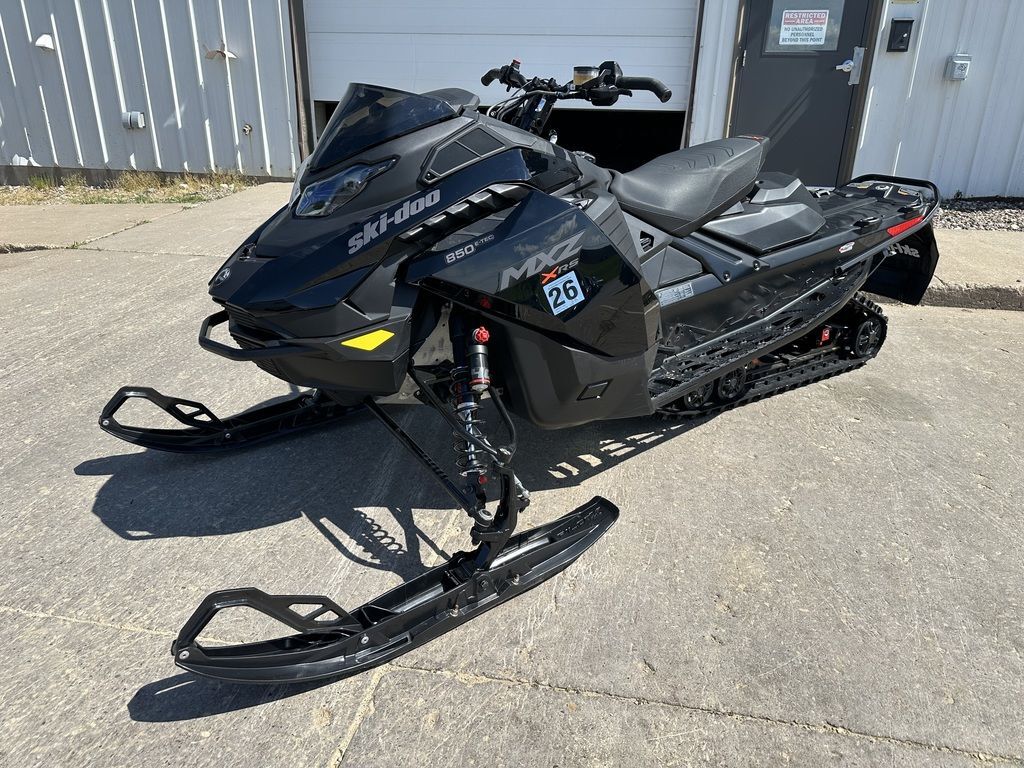 スキー R's Used Snowmobiles For Sale Near Dunkerton, Iowa - Snowmobile